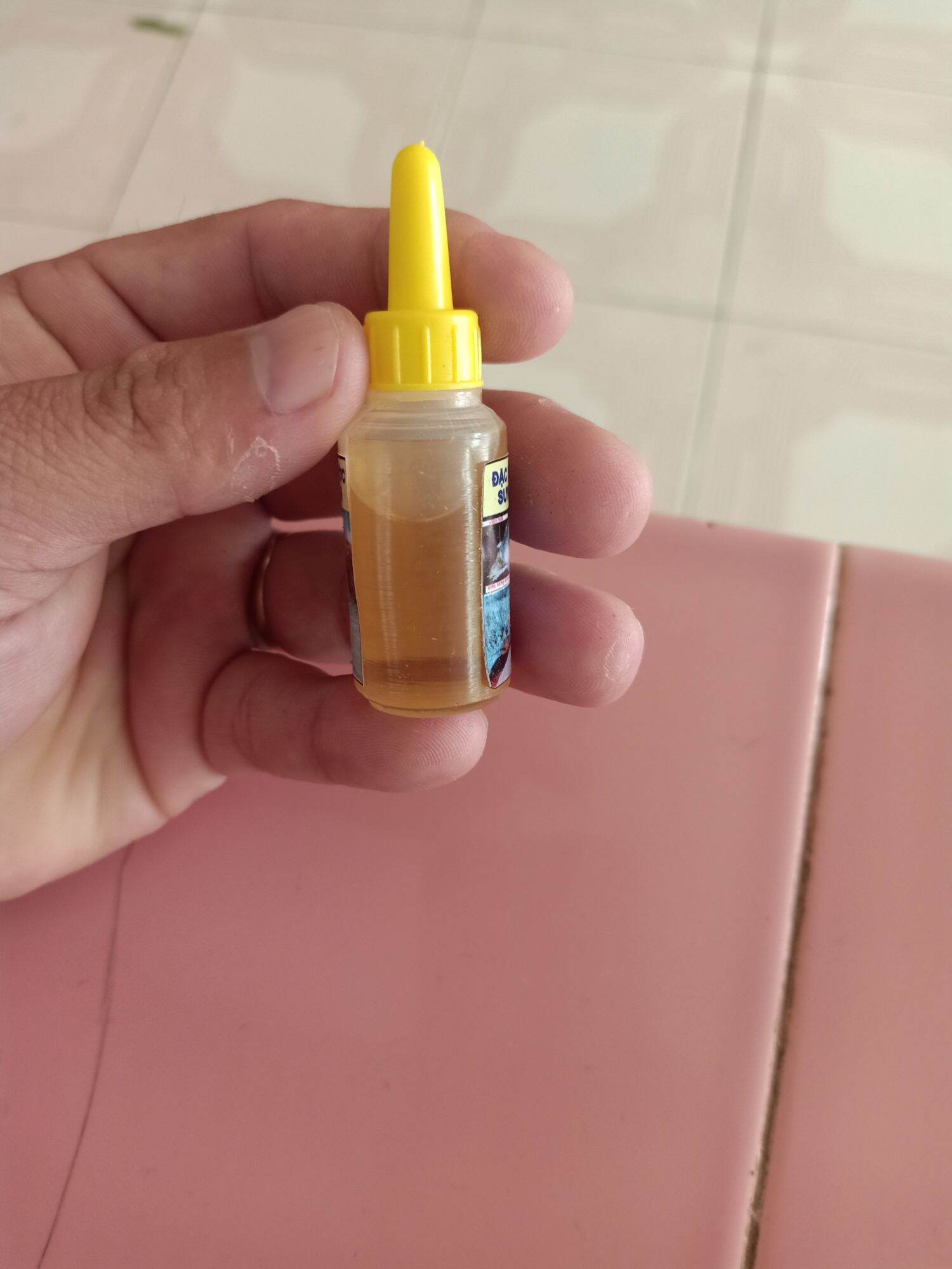 GÀ BỊ KHÒ KHÈ, SỔ MŨI, SƯNG MẮT, PHÙ ĐẦU