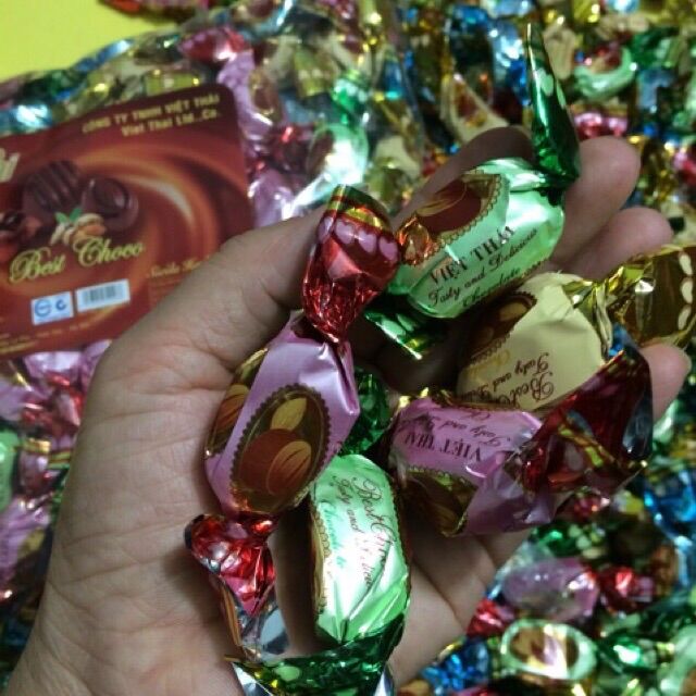 1 kg socola nhân hạnh nhân việt thái