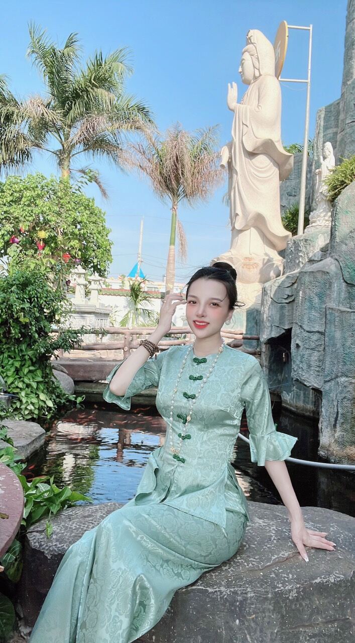 Đồ Lam Đi Chùa - Mẫu bà ba lụa gấm tay xòe