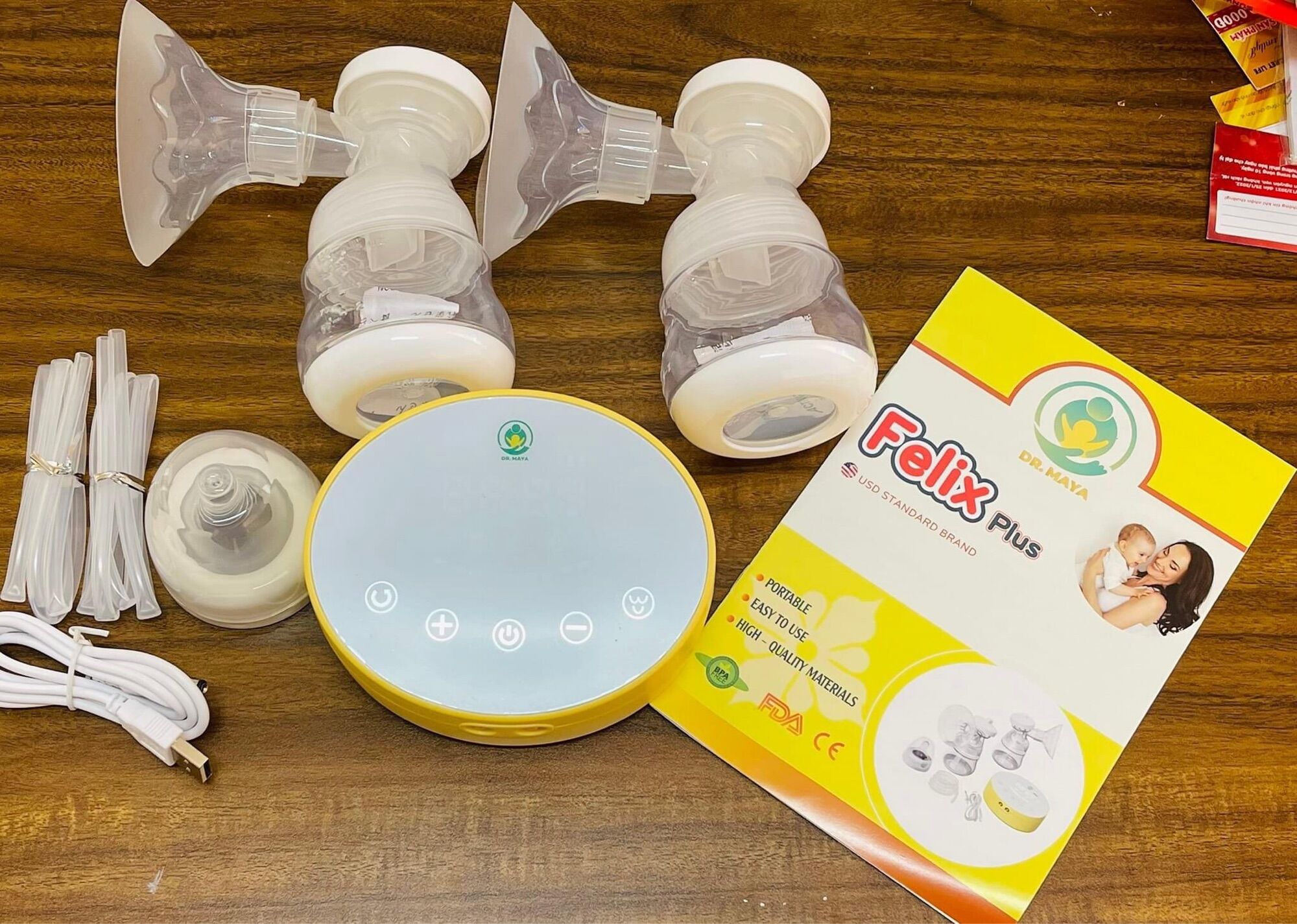 Máy hút sữa điện đôi Felix Plus (phễu silicone mềm, có pin sạc)
