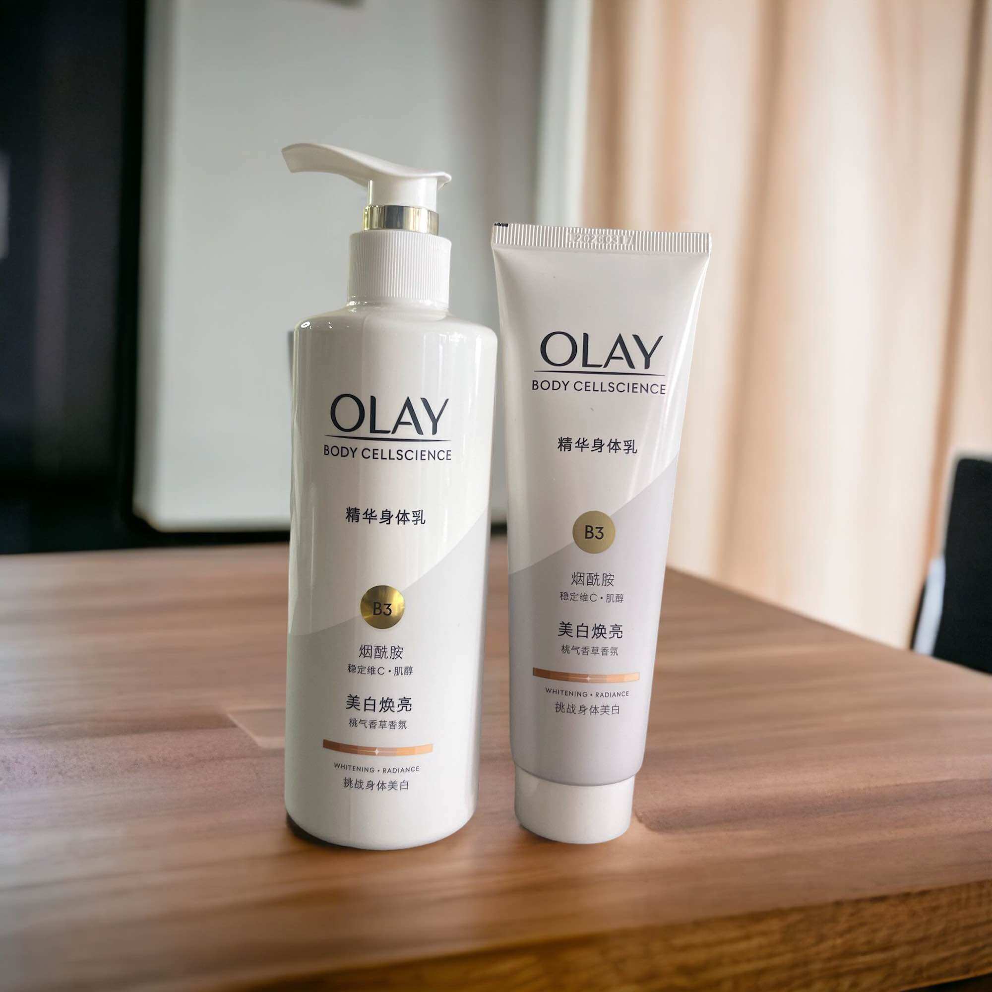 Dưỡng thể Olay Whitening.Radiane chai 260g/tuýp 90g