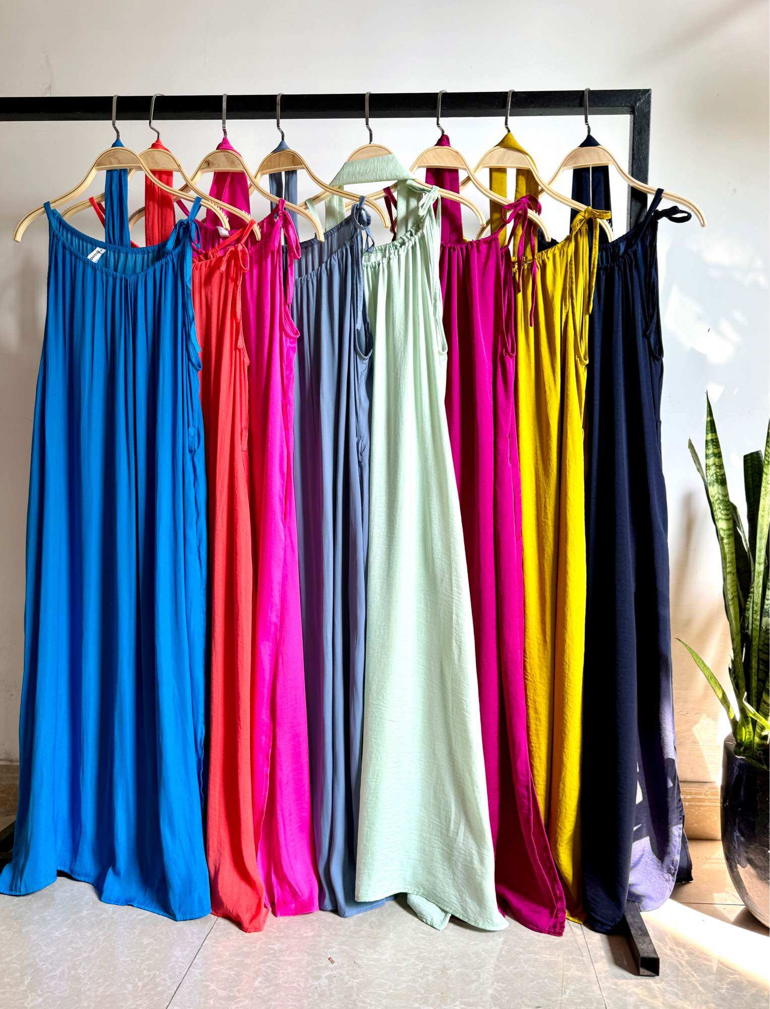 Đầm lụa suông cổ yếm kèm dây buộc eo nữ tính Infashion