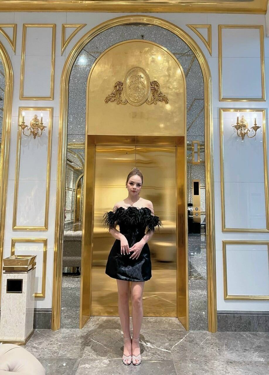 ĐẦM SOẮN  HOA ĐÍNH LÔNG