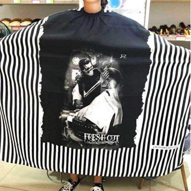 0Khăn Choàng Cắt Tóc Nam Sọc Trắng Đen, Áo Choàng Cắt Tóc Nam Logo Barber Khổ Lớn 160 x 140cm.(Ảnh thật)
