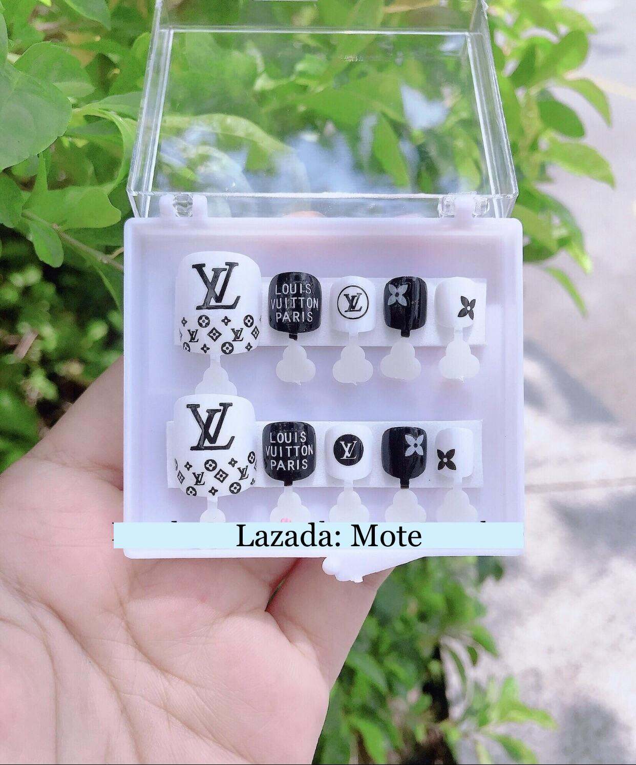 Móng Chân úp thiết kế LV đen - tặng keo và dũa