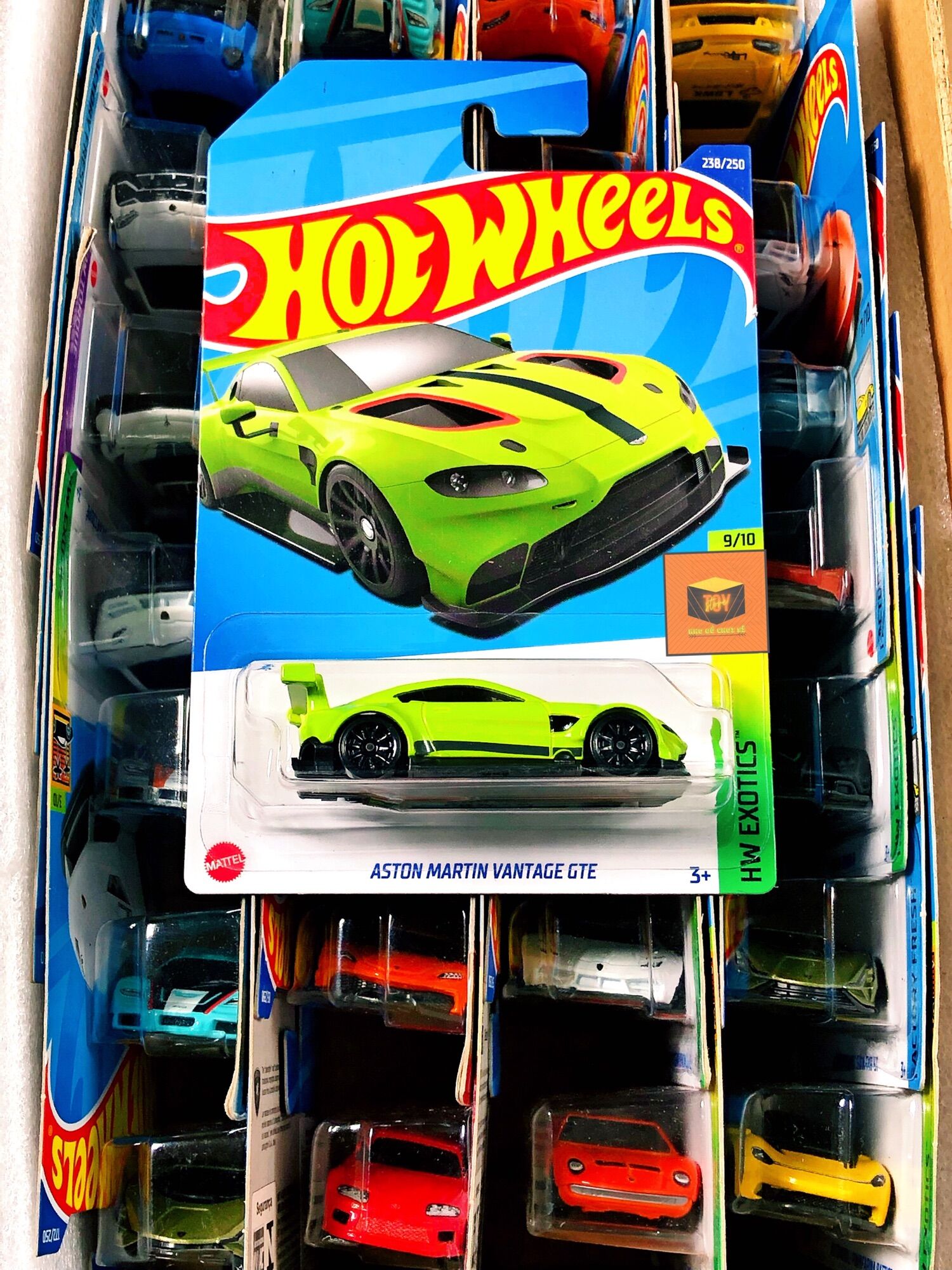 Xe mô hình hot wheels tỉ lệ 1:64 "aston martin vantage gte"
