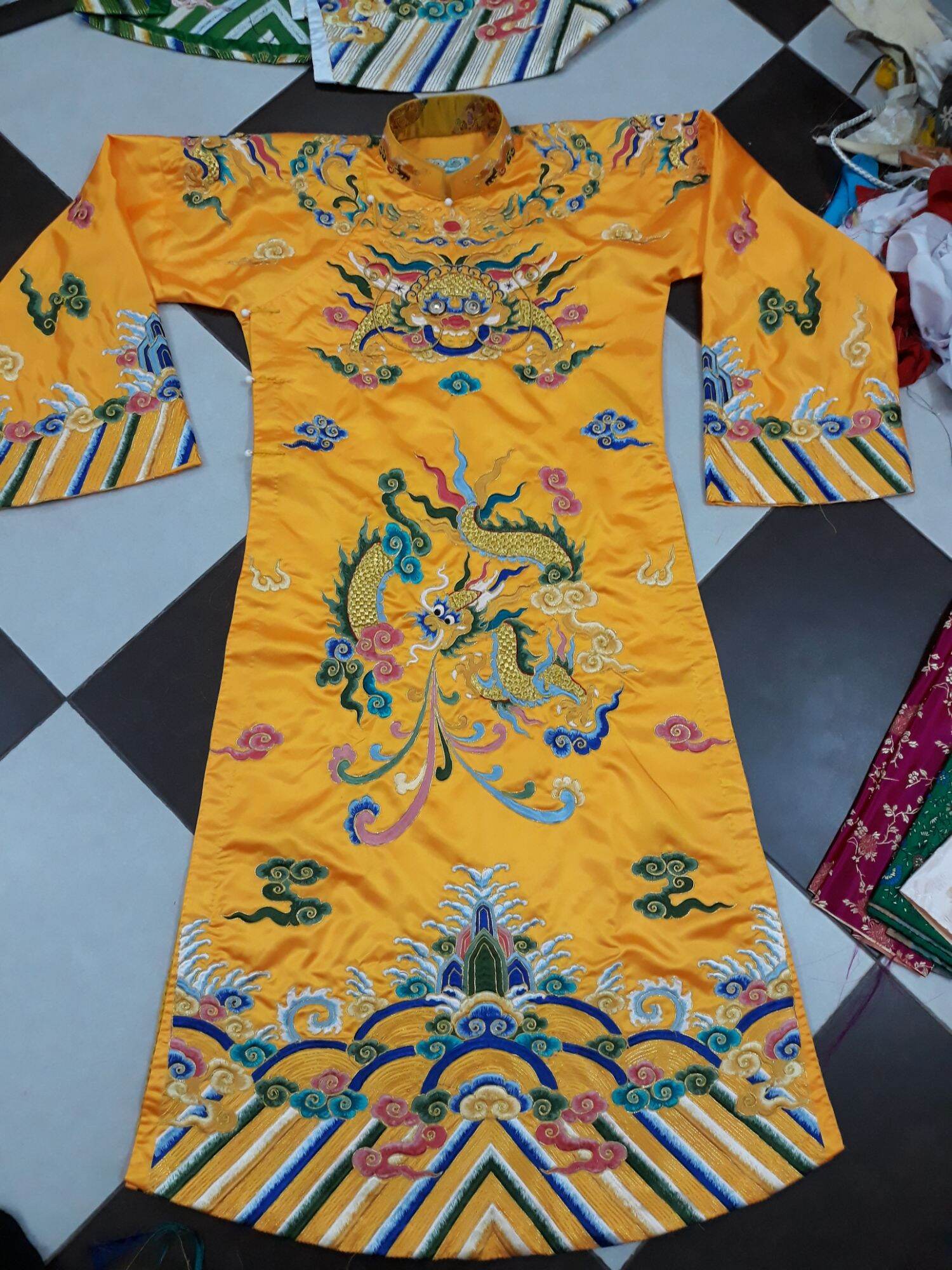 Áo quan lớn thêu