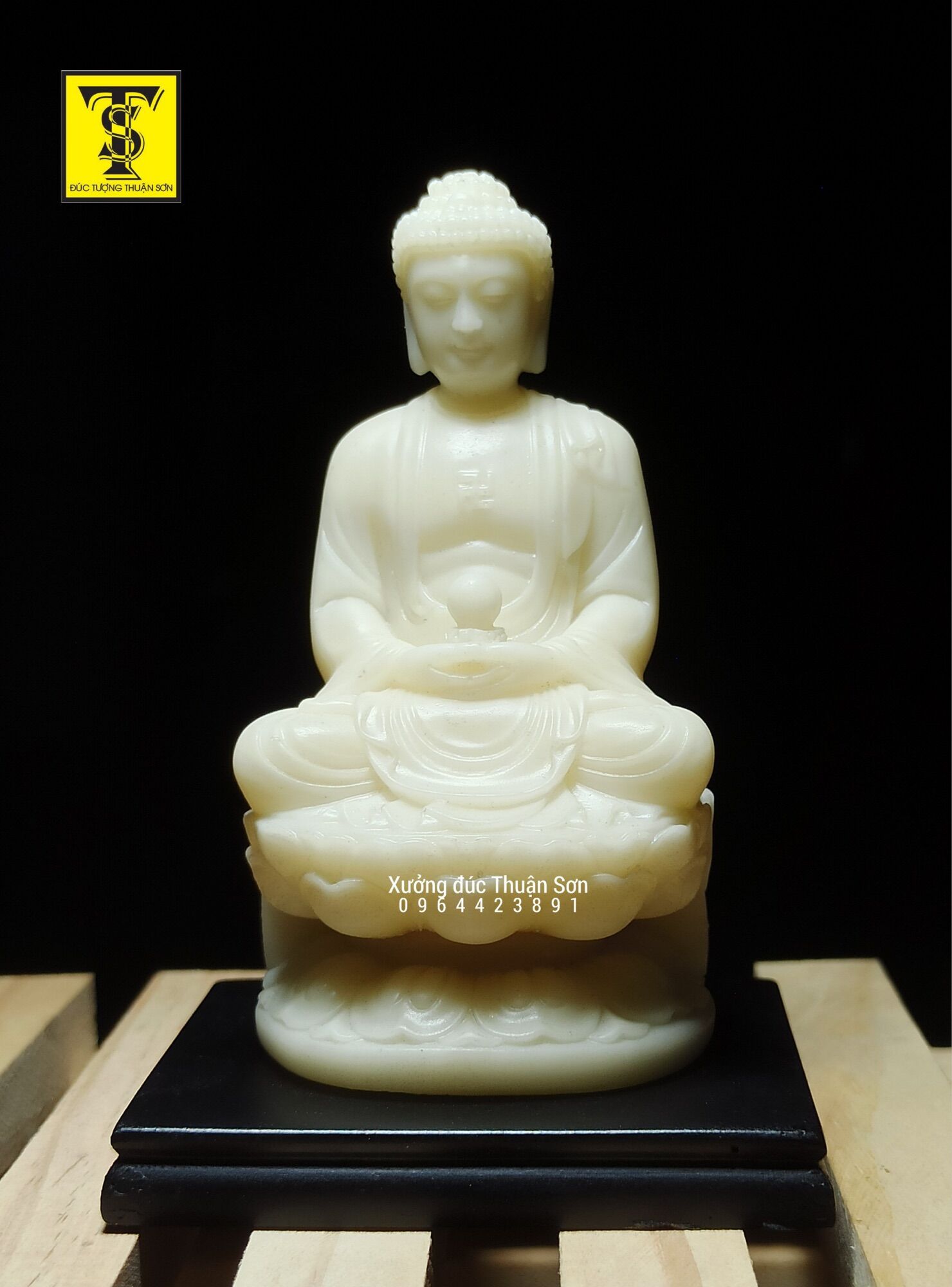 Tượng phật a di đà bưng ngọc cao 11cm