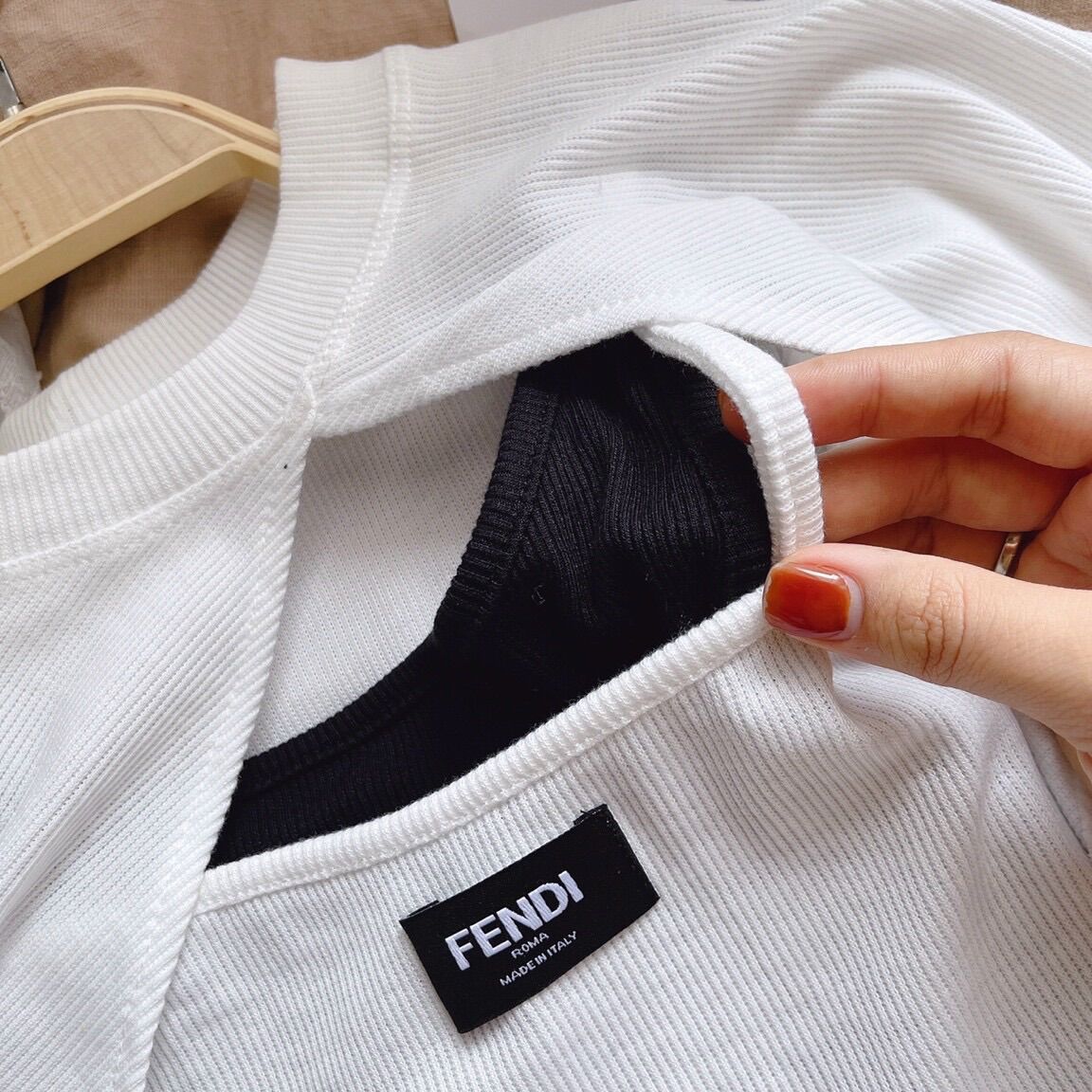 áo croptop len 2 dây và khoác len