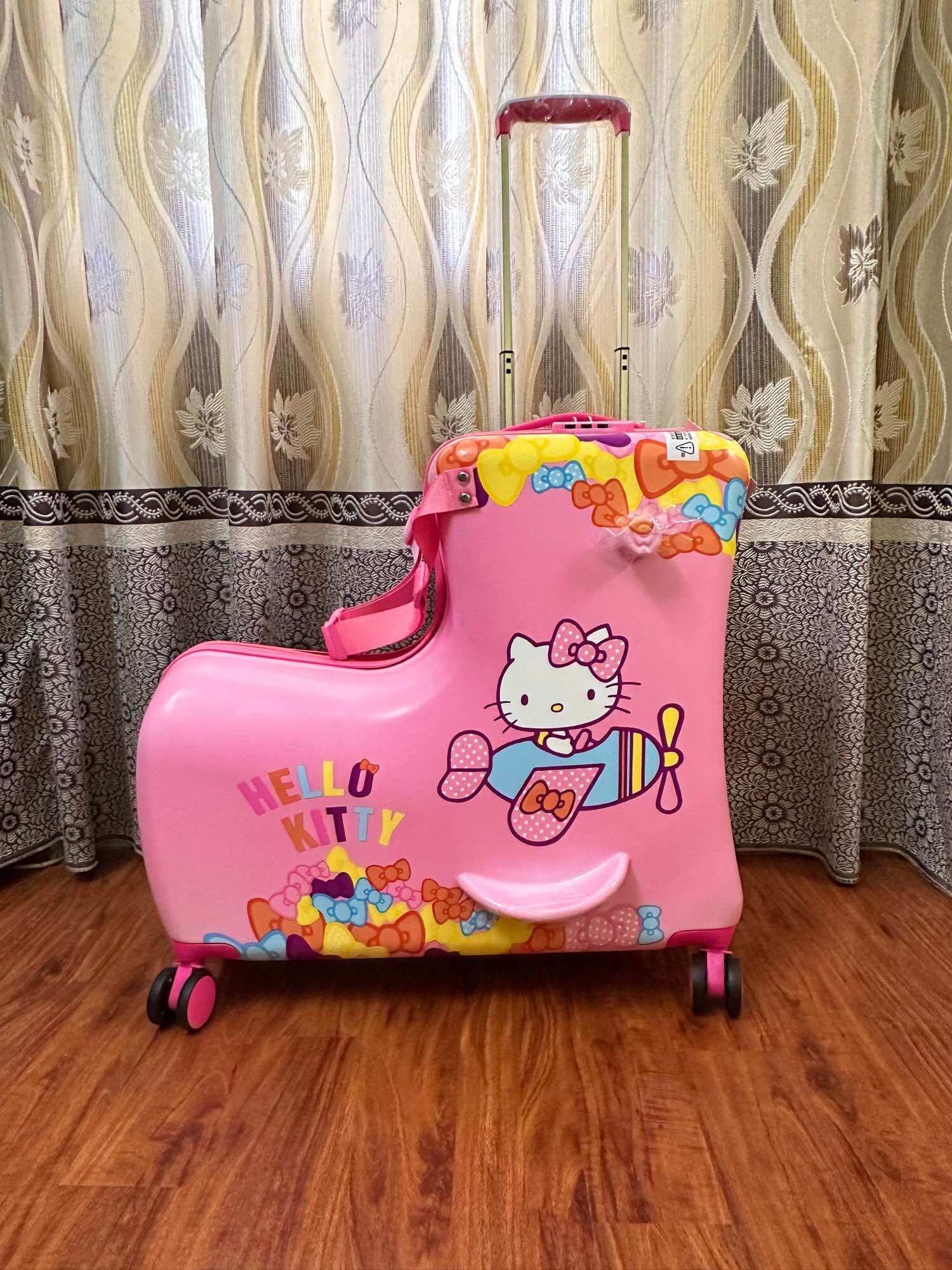 Vali ghế ngồi cho bé Hello kitty 20 24 inch