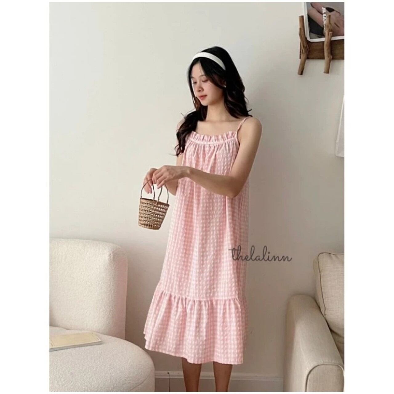 Váy kẻ caro 2 dây nhỏ.