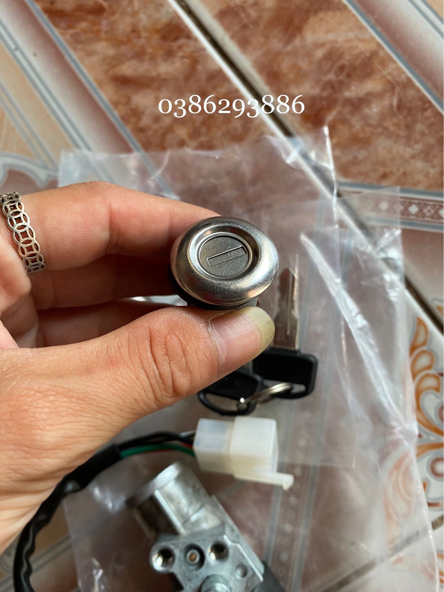 Bộ khoá dream 2 cạnh kèm khoá yên