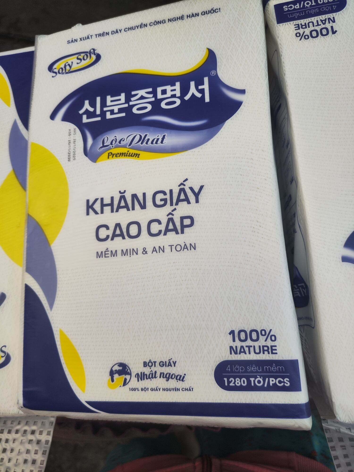 khăn giấy cao cấp treo tường