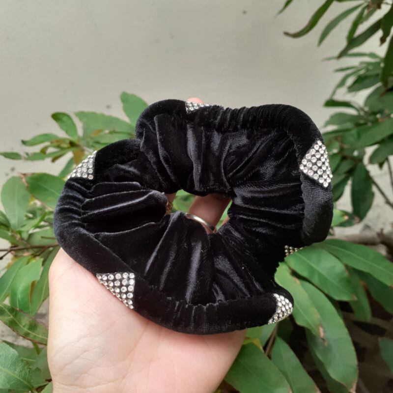Dây cột tóc vải nhung đính hạt trung niên