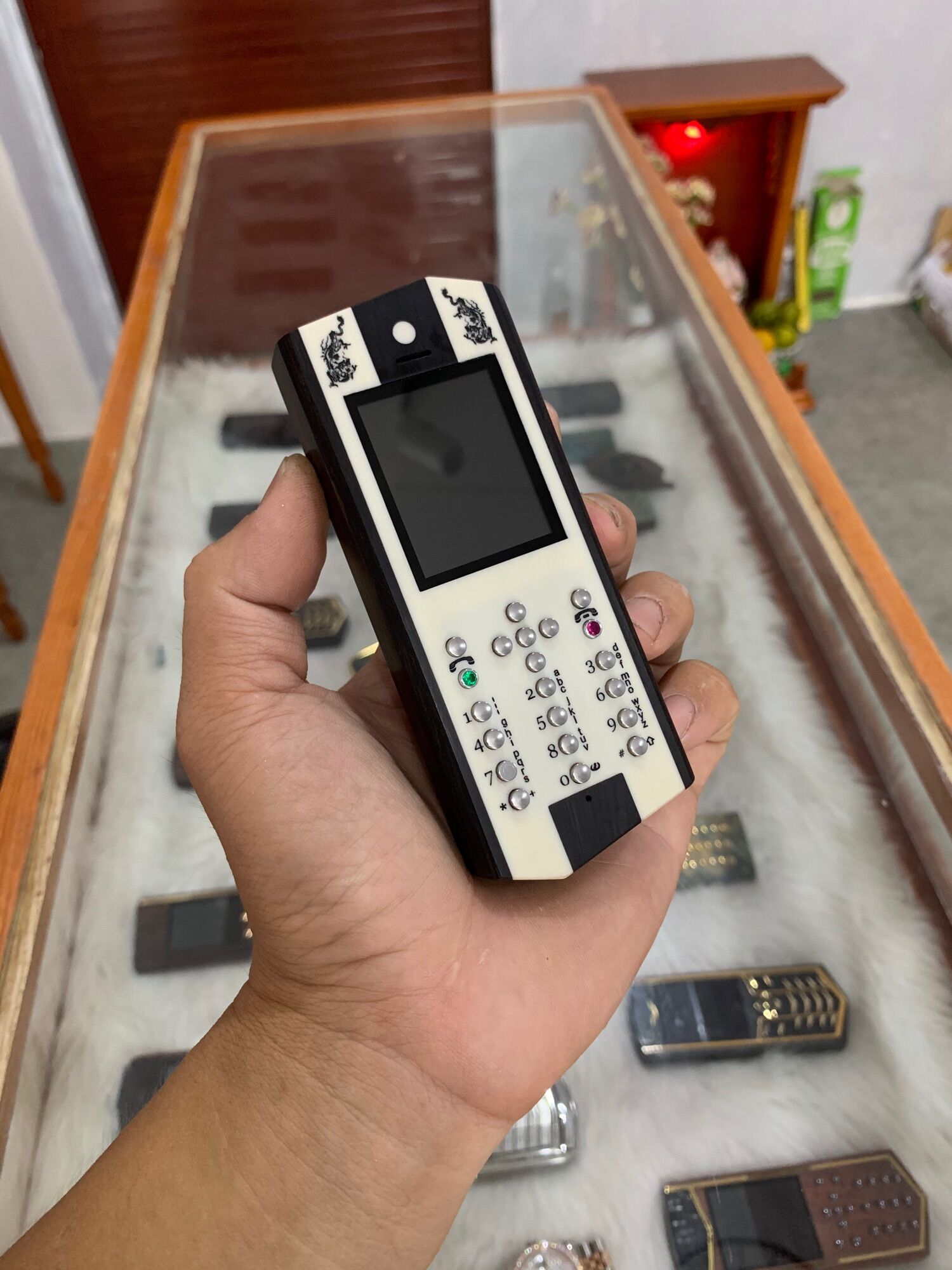 Điện thoại vỏ gỗ Nokia 105