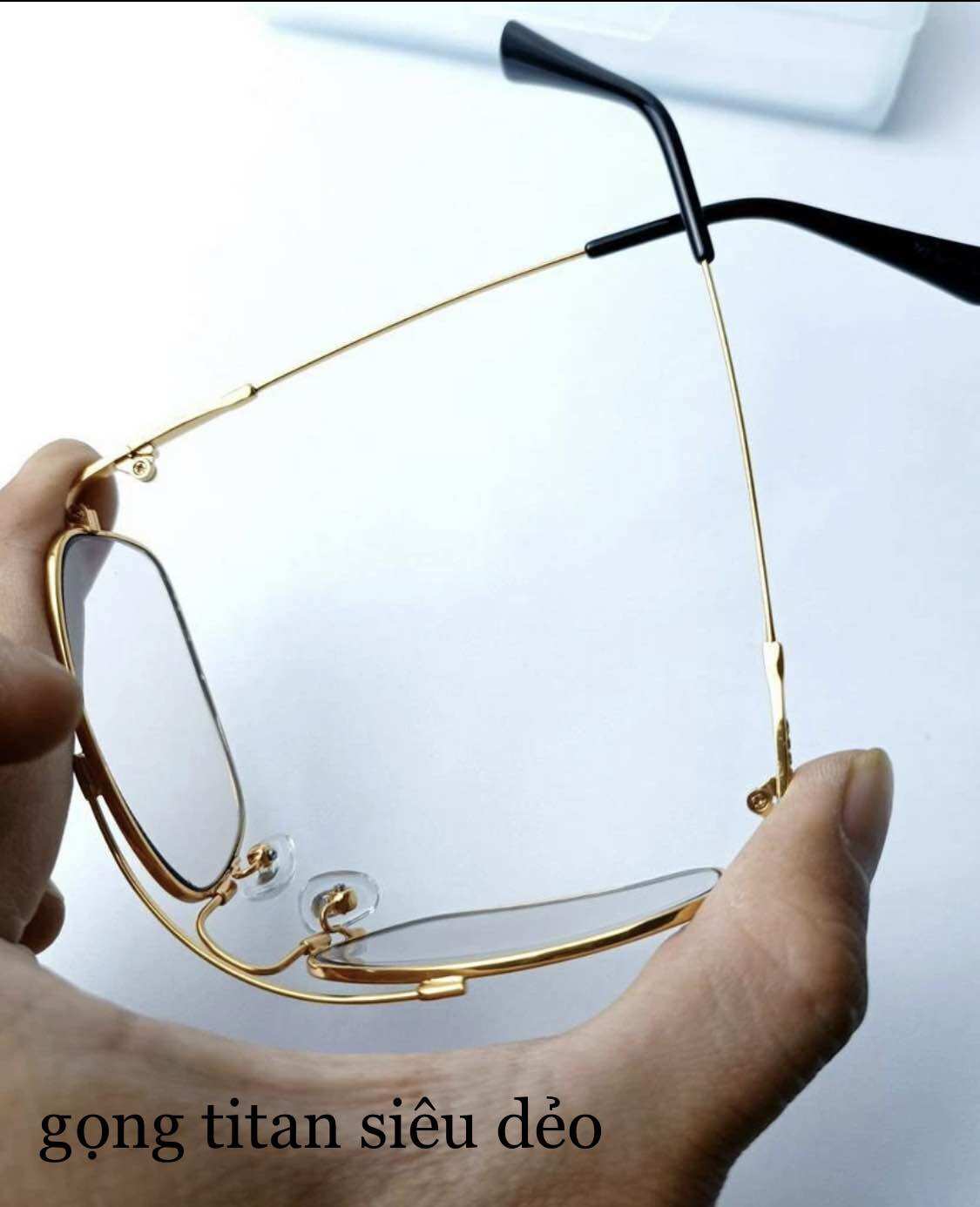 Mắt kính lão coi điện thoại đọc sách gọng titan dẻo V15,tặng hộp và khăn lau kính