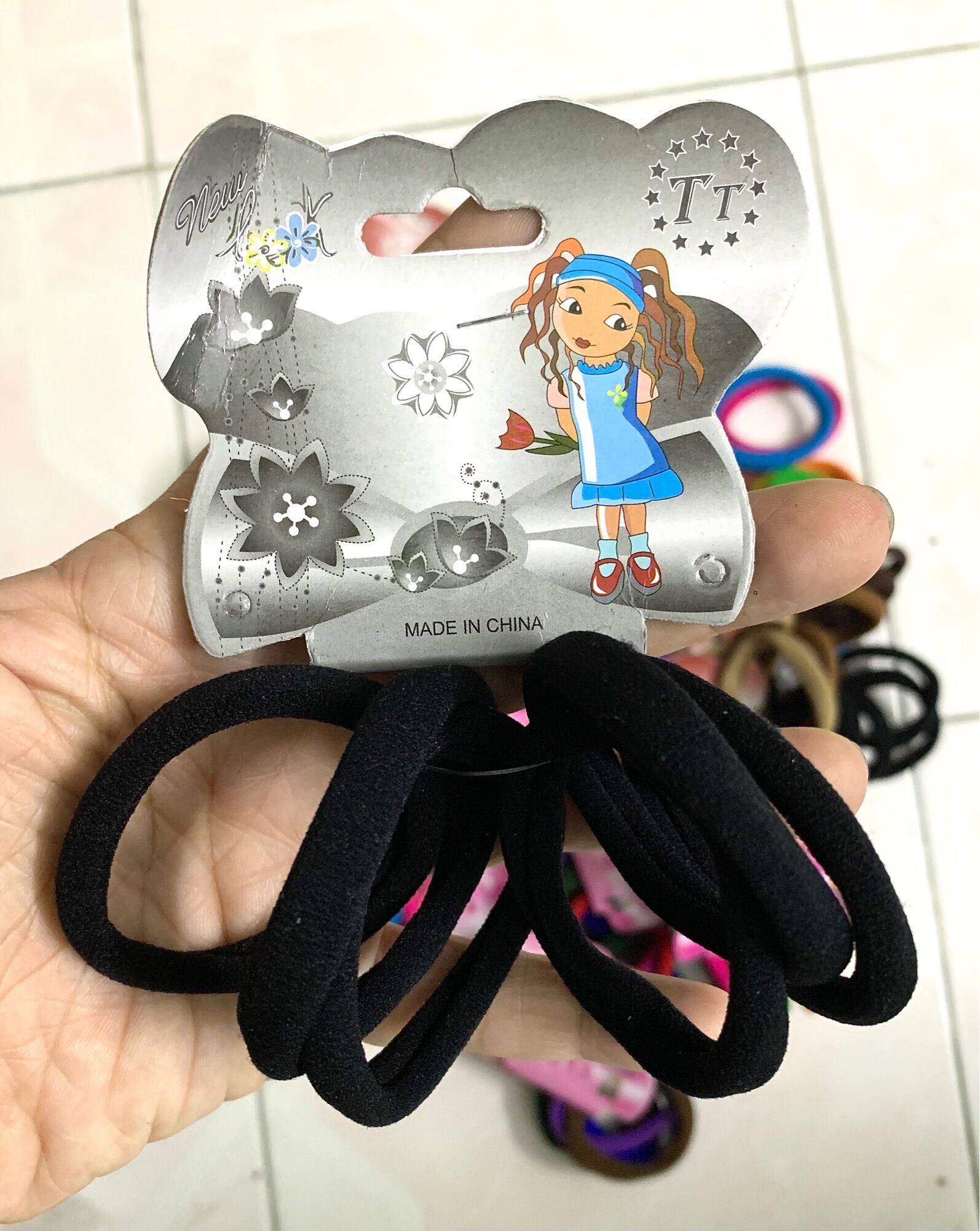 1 xâu gồm 6 sợi thun cột tóc.