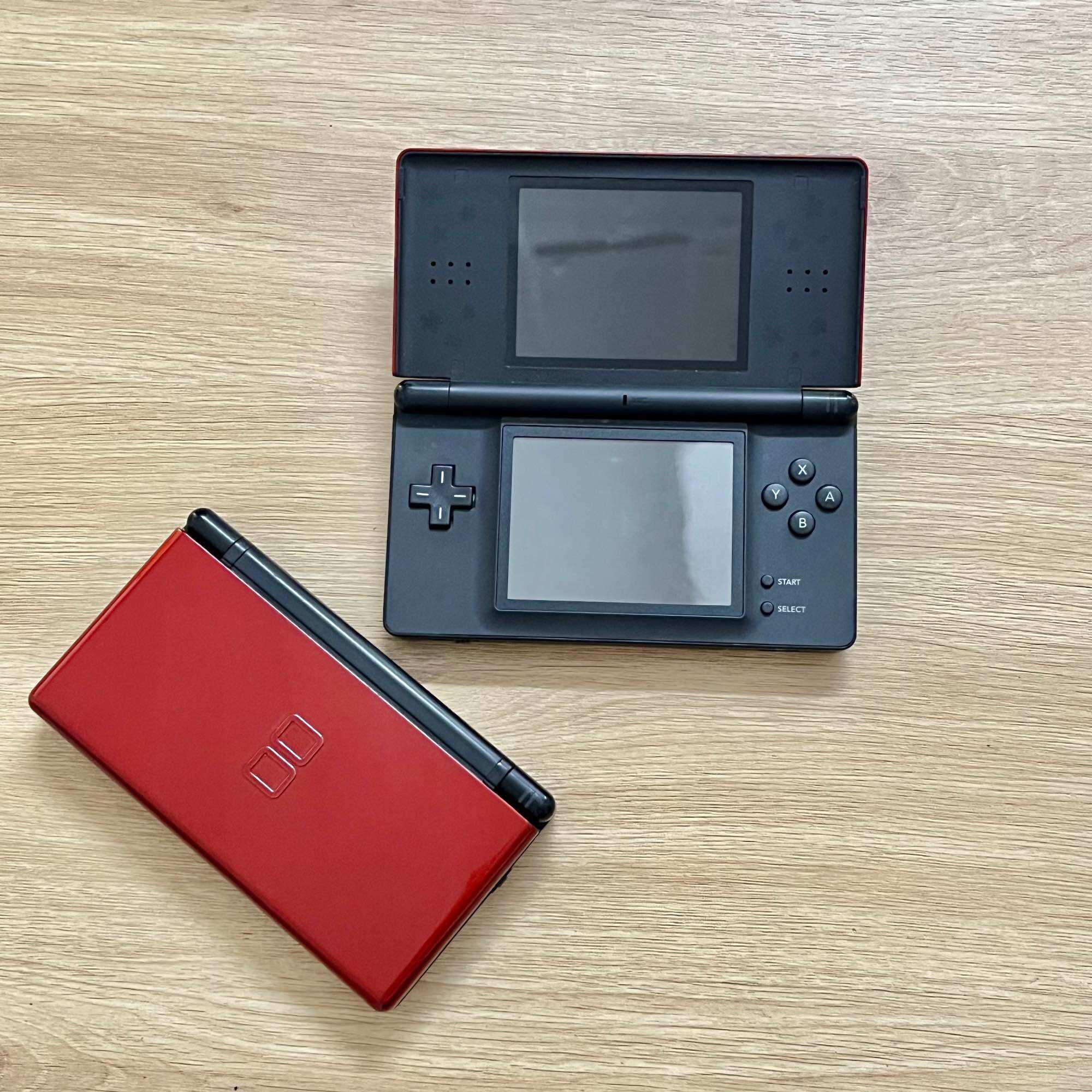 Máy Chơi game Nintendo DS Lite ( Full 2000 Game Free)