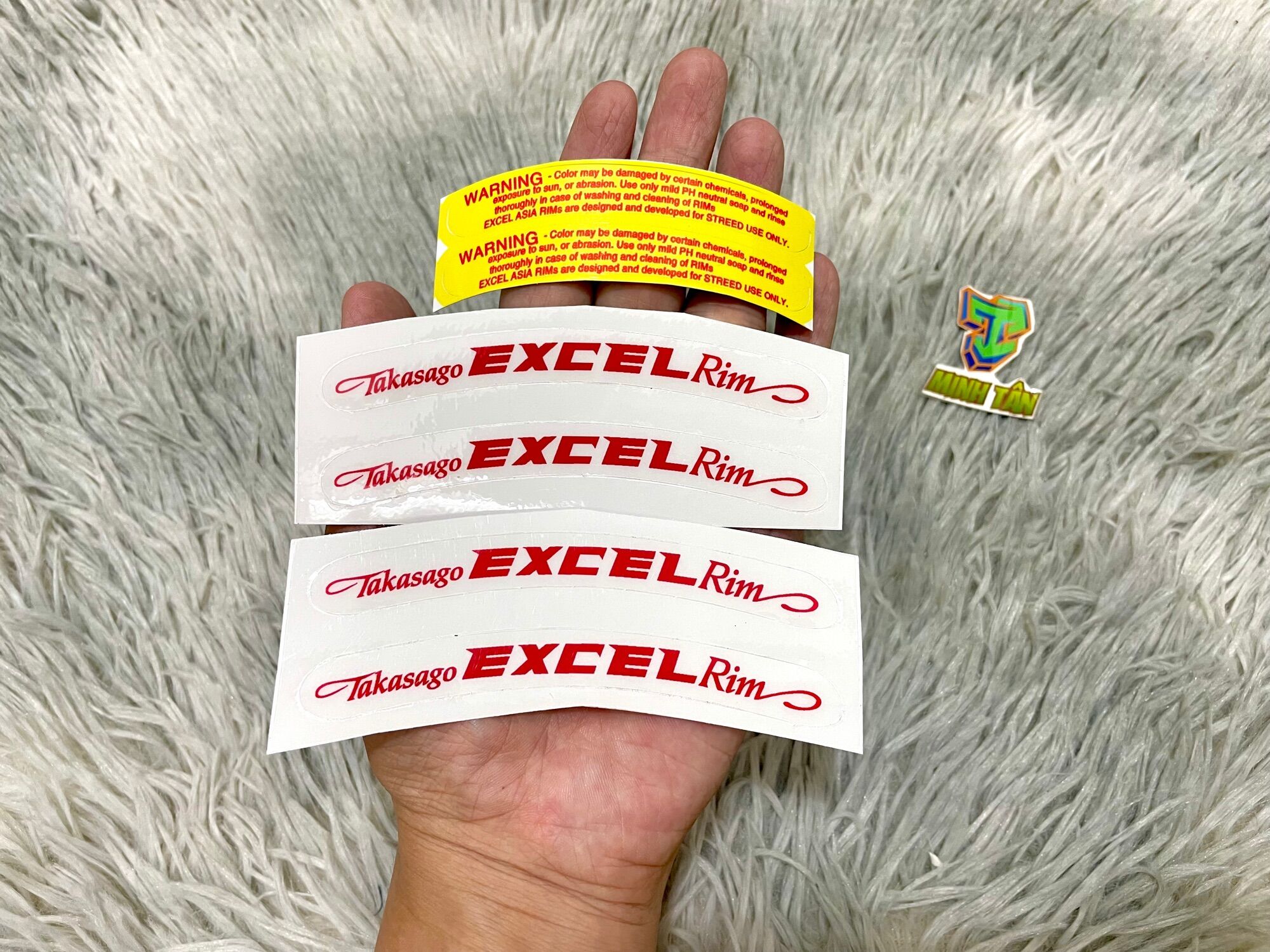 Tem mâm Excel Rim đỏ nền trong