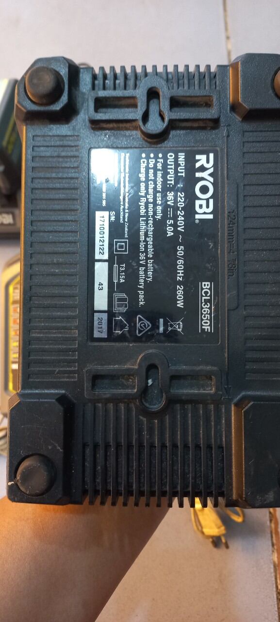 xạc ryobi 36v 5a ( xạc nhanh )