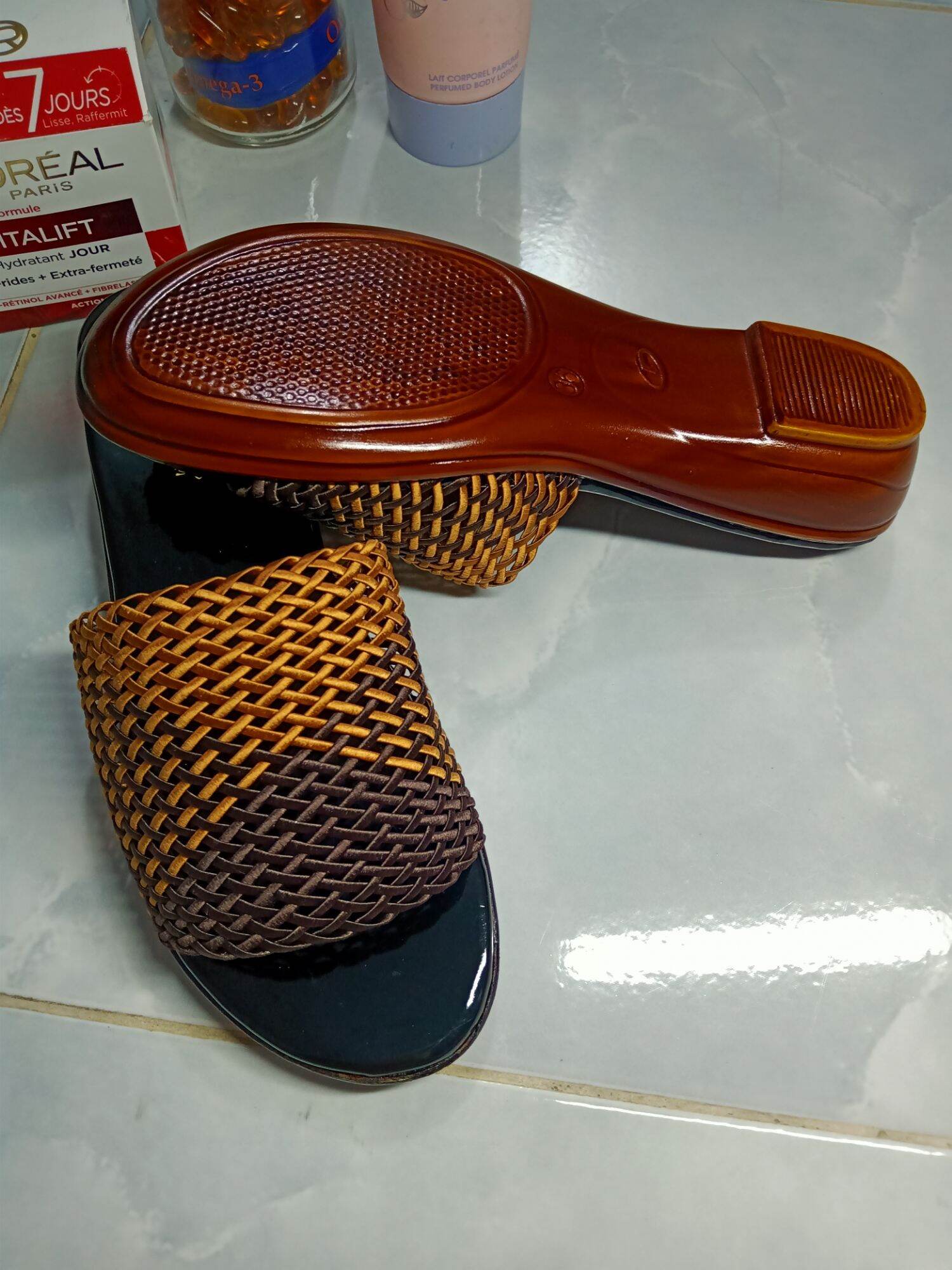 Dép da cho chị em phụ nữ đặc biệt độ bền cao