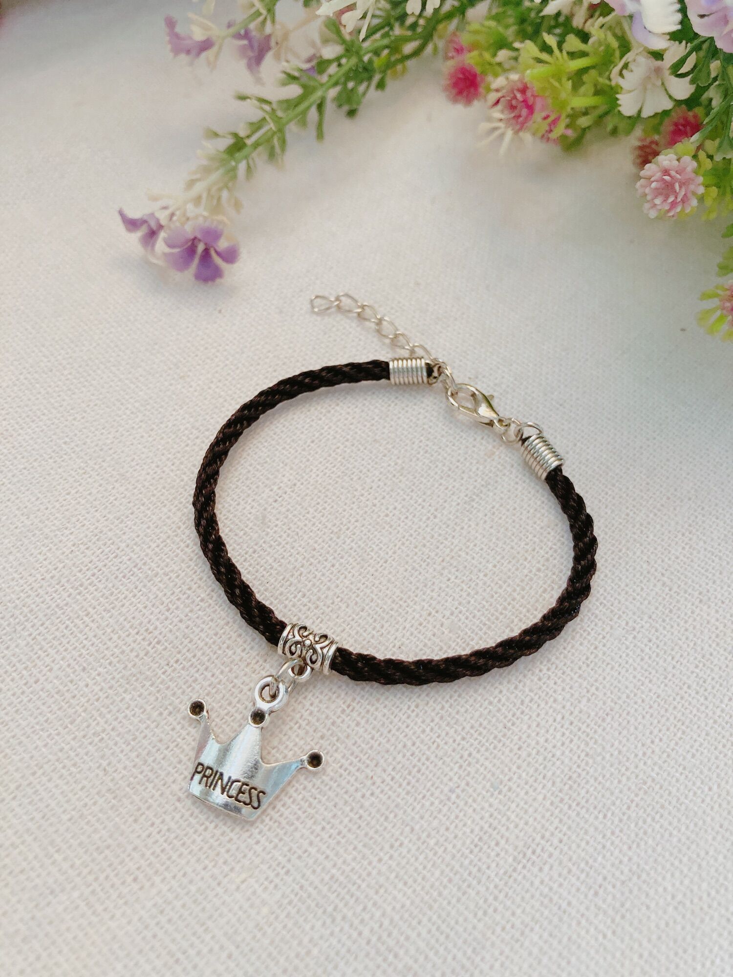 Vòng tay handmade vương miện