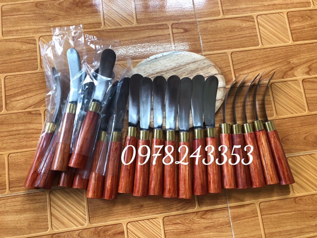 Dao lấy cùi dừa làm mứt bằng nhíp xe
