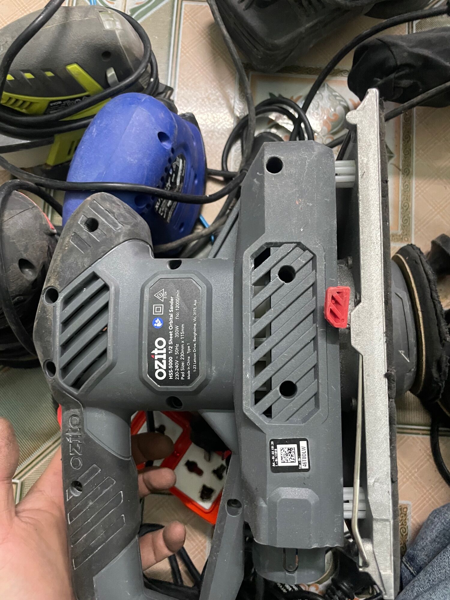 Máy Chà Nhám Rung Ozito HSS-5000