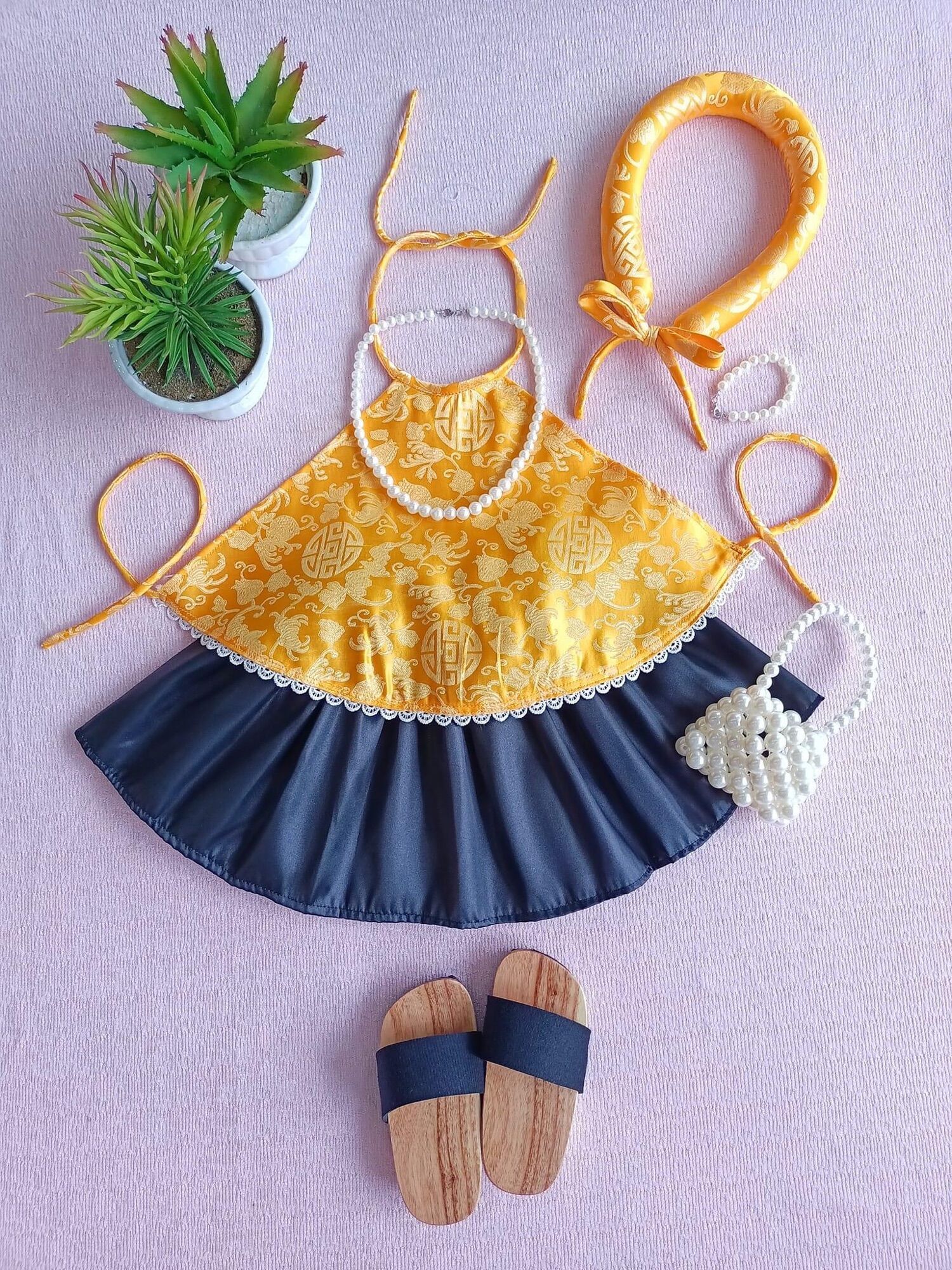 Yếm Đào Kèm Mấn Cho Bé Gái
