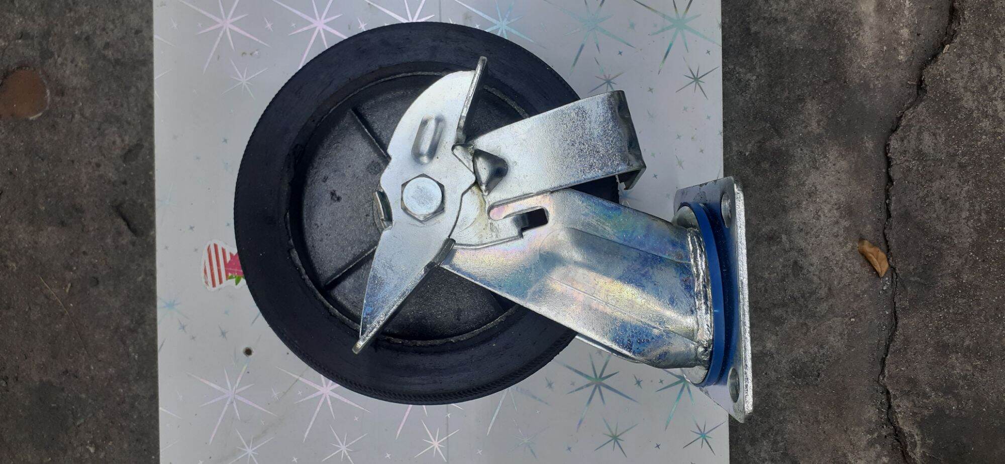 bánh xe đẩy D200 gang đúc lốp đặc. sp có khóa bánh . giá tiền tính trên 1 bánh