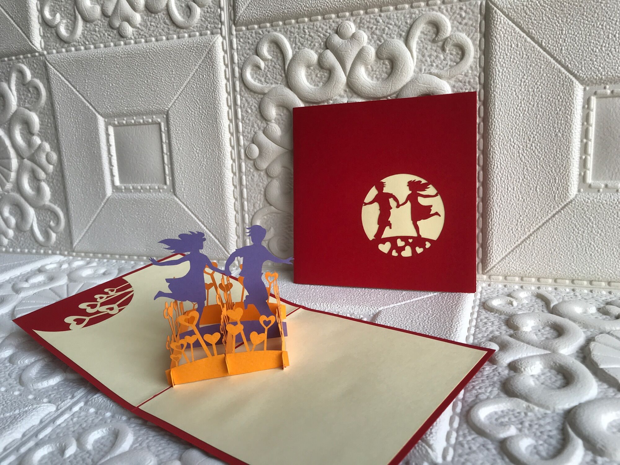 Cặp Đôi 2 ( nắm tay chạy ) - Love - Thiệp 3D