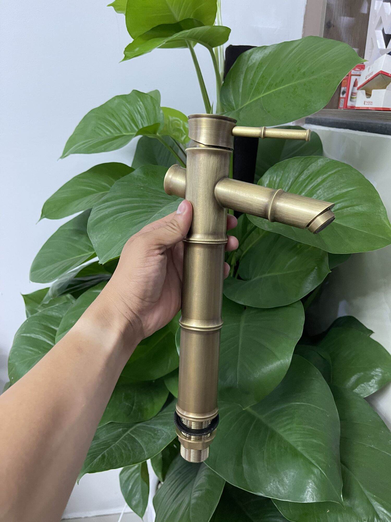 Vòi lavabo cổ điển nóng lạnh ( giảm giá gốc)