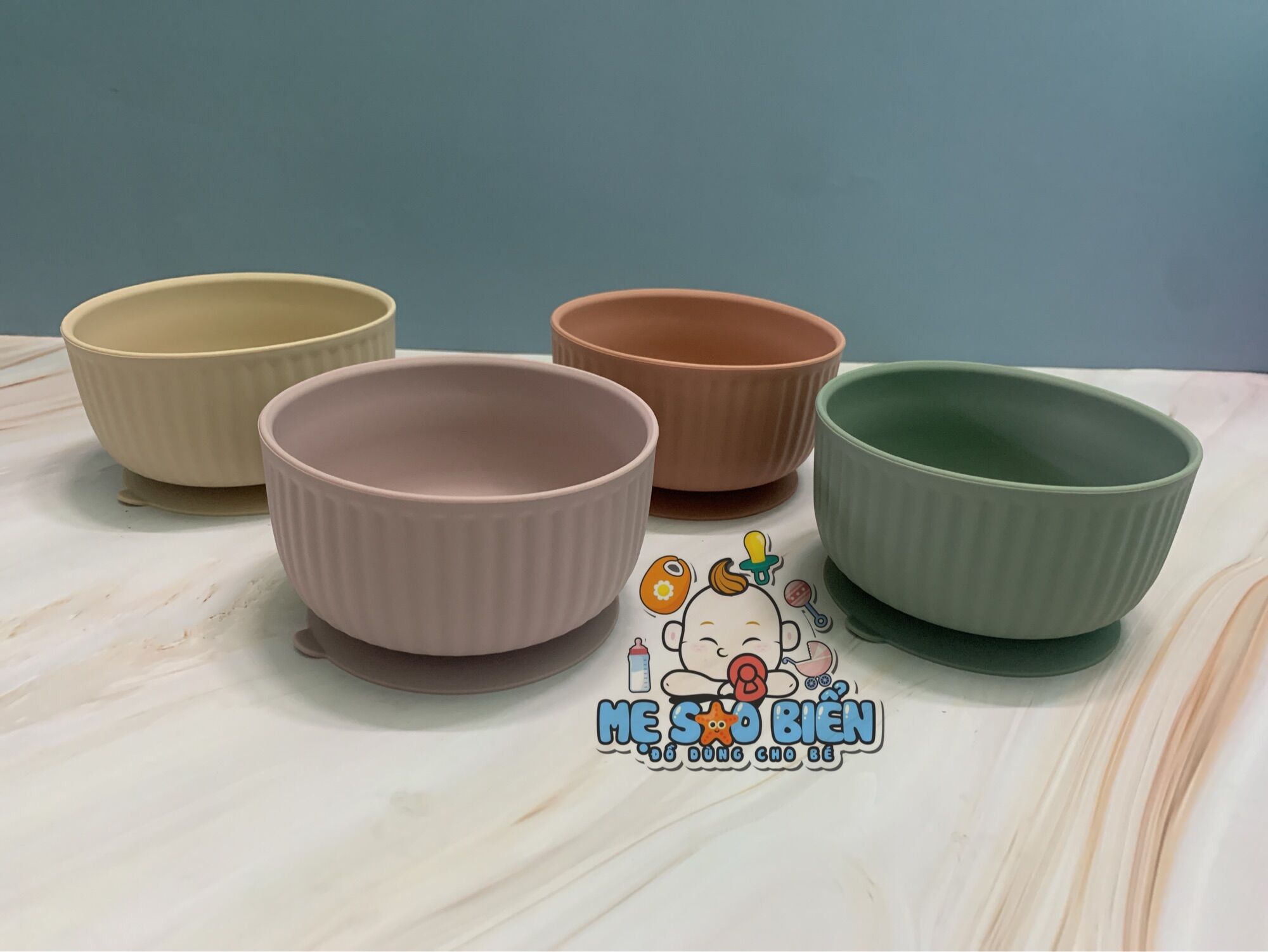 Set yếm và bát thìa silicon ăn dặm cho bé