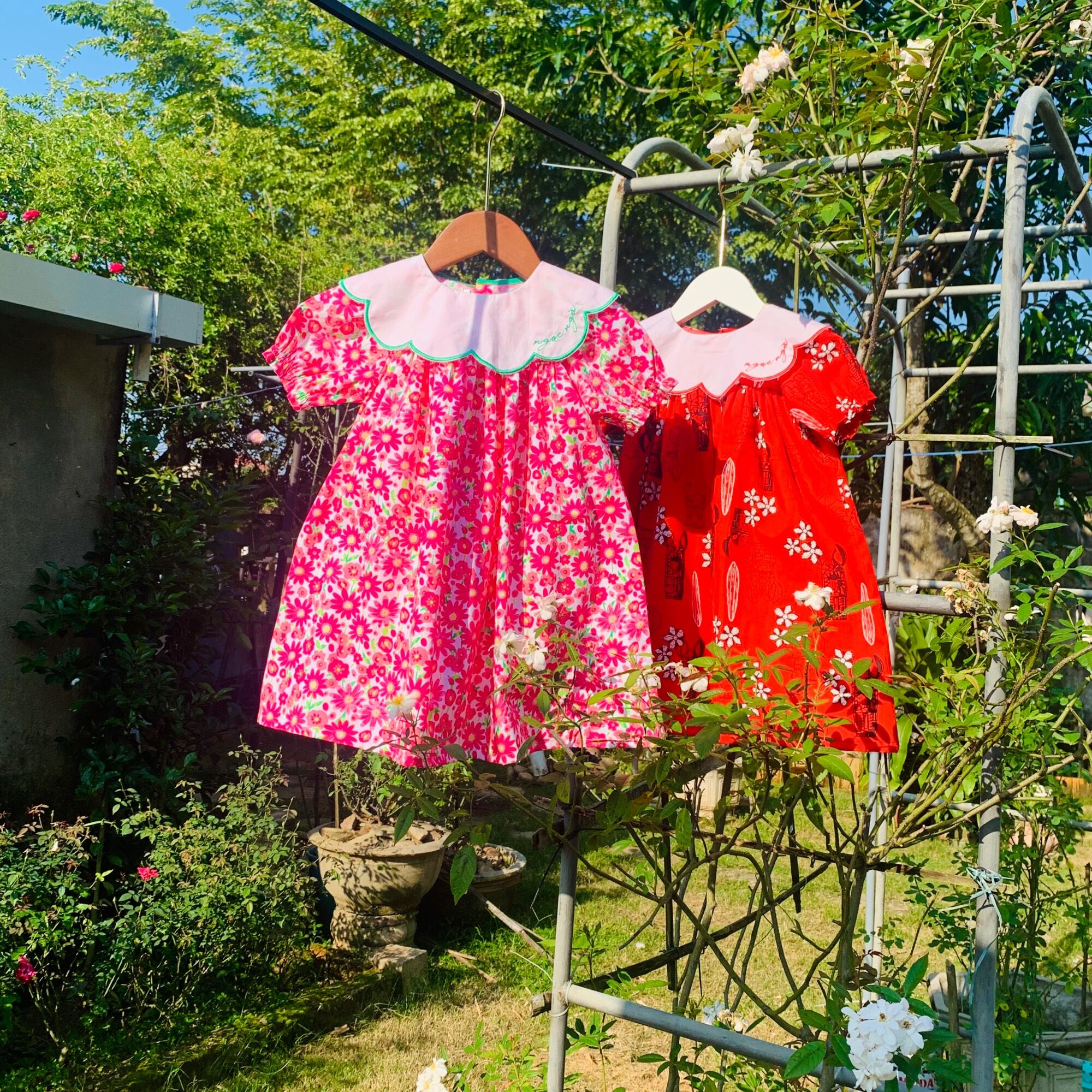 Váy đầm cho bé gái cổ lá sen thêu, chất thô cotton thoáng mát
