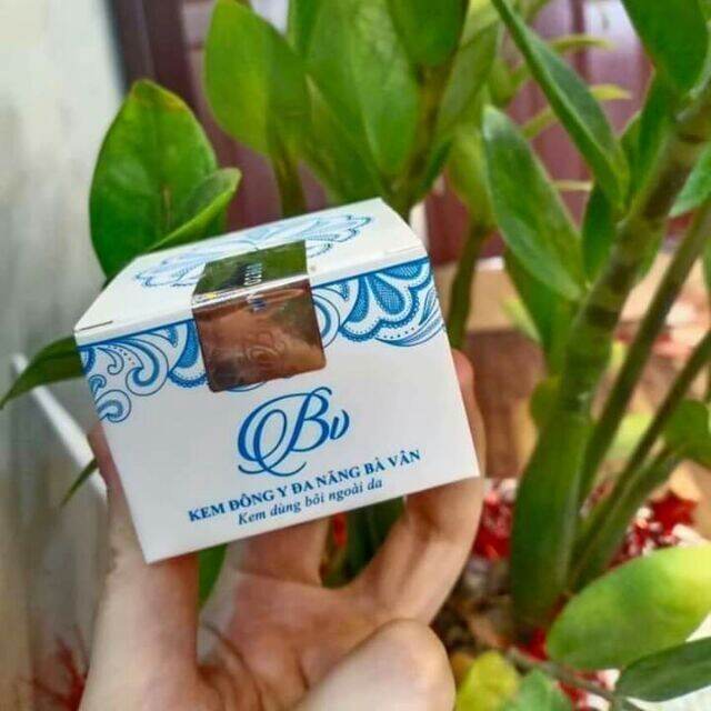 kem bà vân bôi chàm sữa cho bé