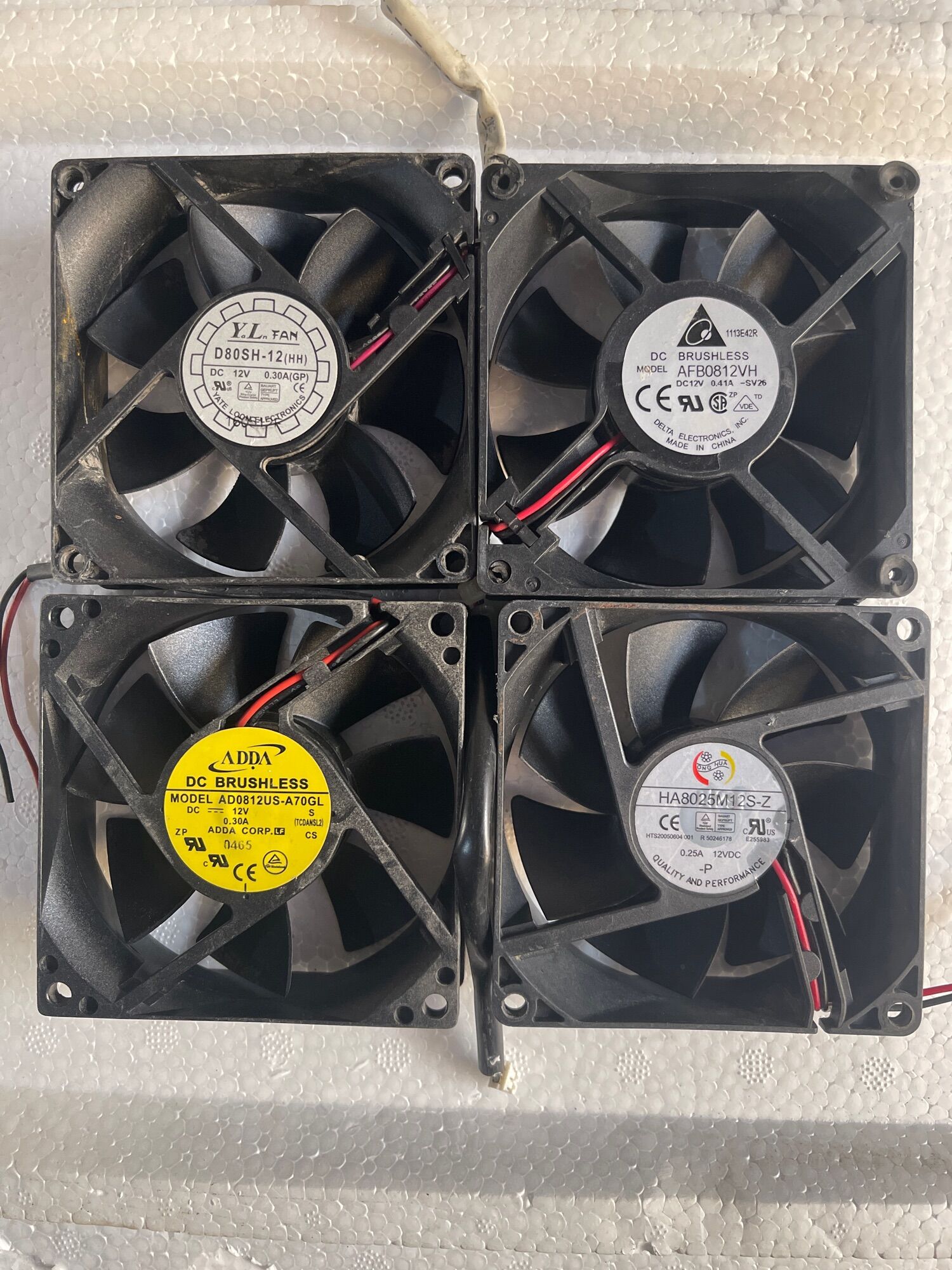 Quạt Fan 12V kích thước Fan 8 (8x8Cm) dòng điện từ 0.2A-0.5A