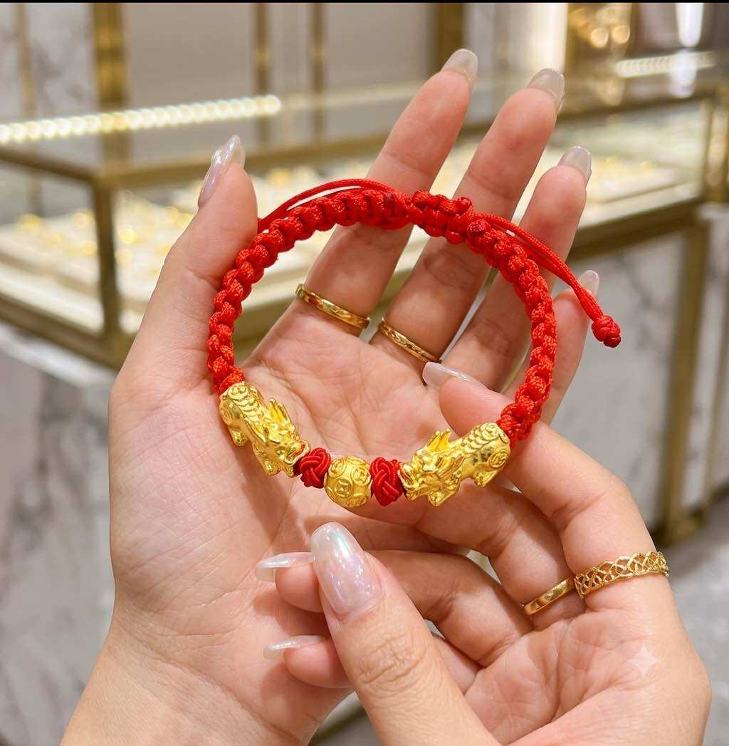 Vòng tay chỉ đỏ nhà Phật mic charm Song Tỳ Hưu Ngậm Bi Kim Tiền may mắn bình an tài lộc
