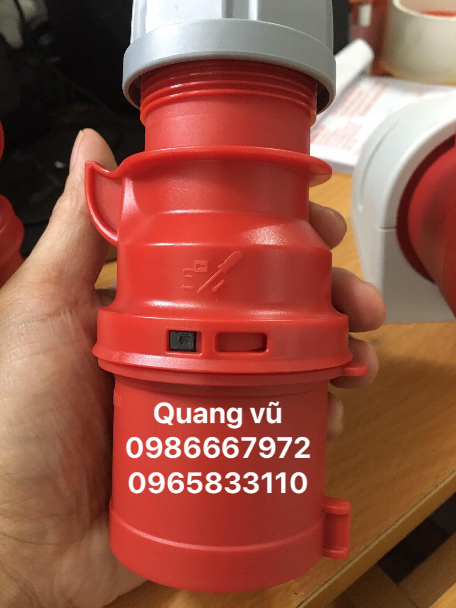 Ổ cắm + phích cắm 3 pha 32A  4 chân made in ustria PCE