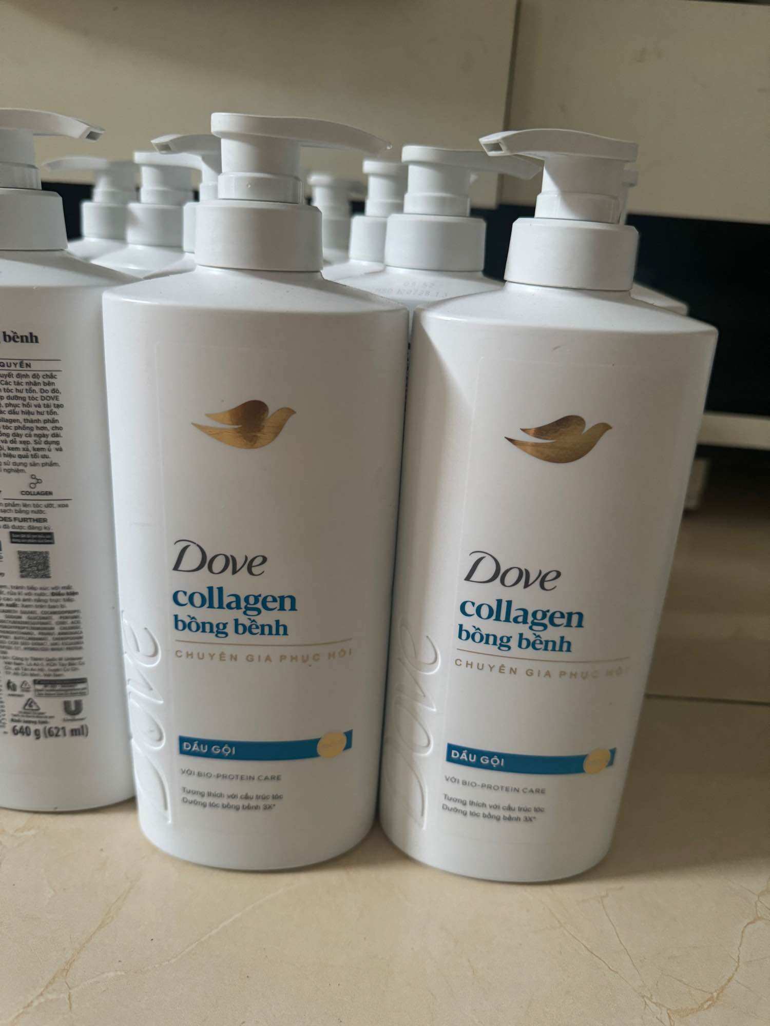 Dầu gội DOVE dưỡng tóc vào nếp 640g mới đủ màu mẫu mới