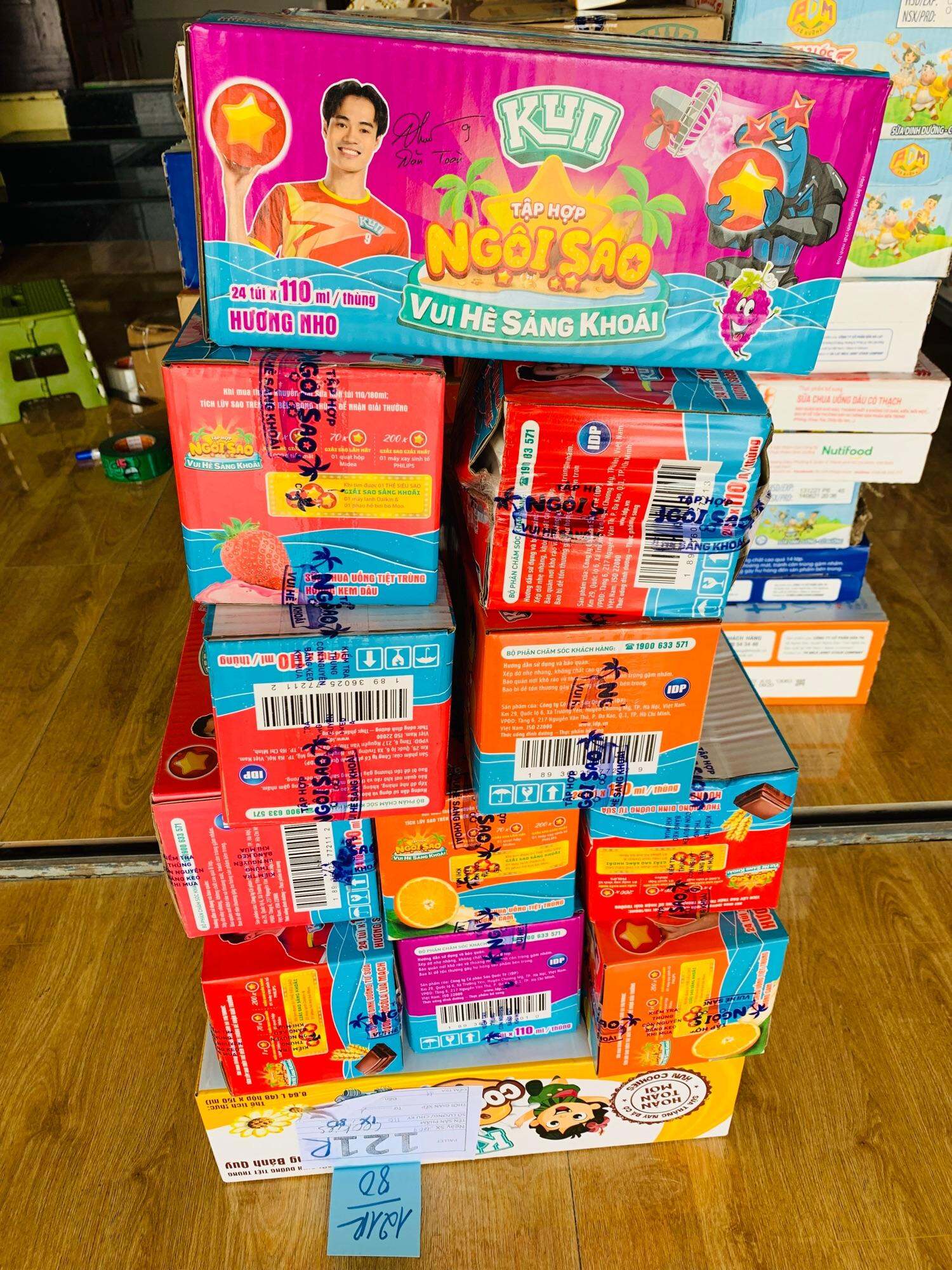 1 thùng sữa KUN túi mix vị