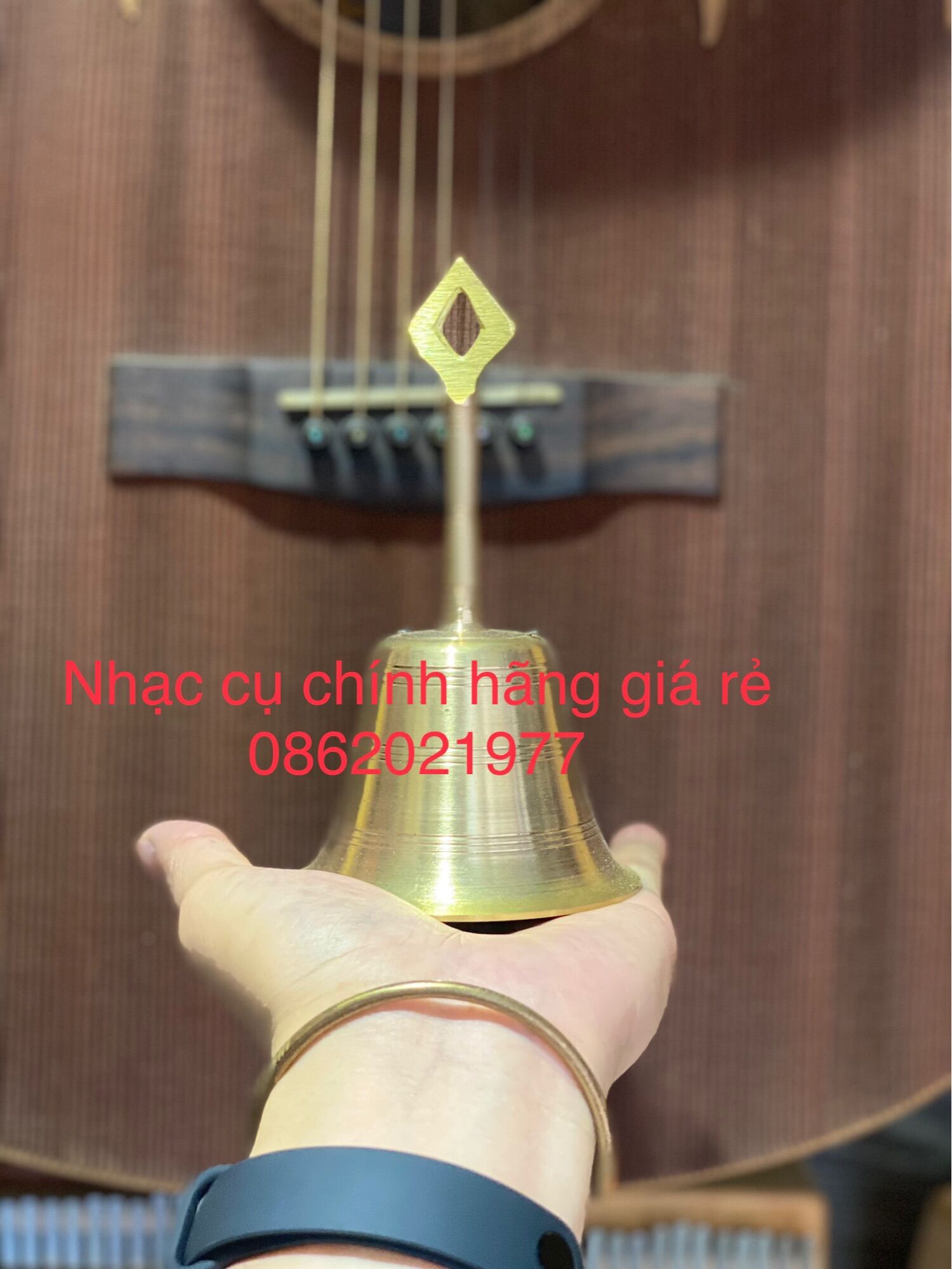 Chuông lắc đồng vàng có cán size 13,5cm