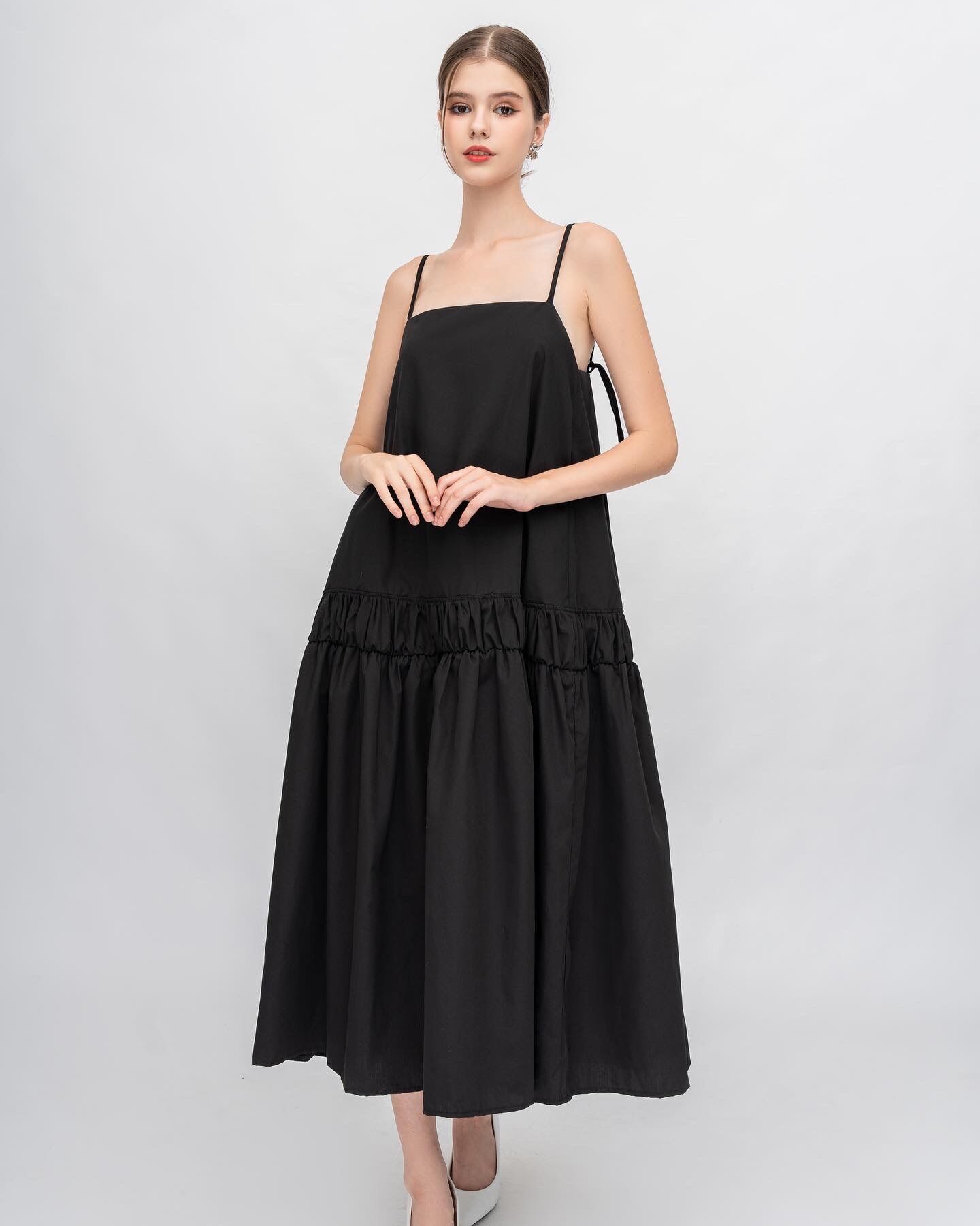 Ruby dress | Váy dây đơn giản
