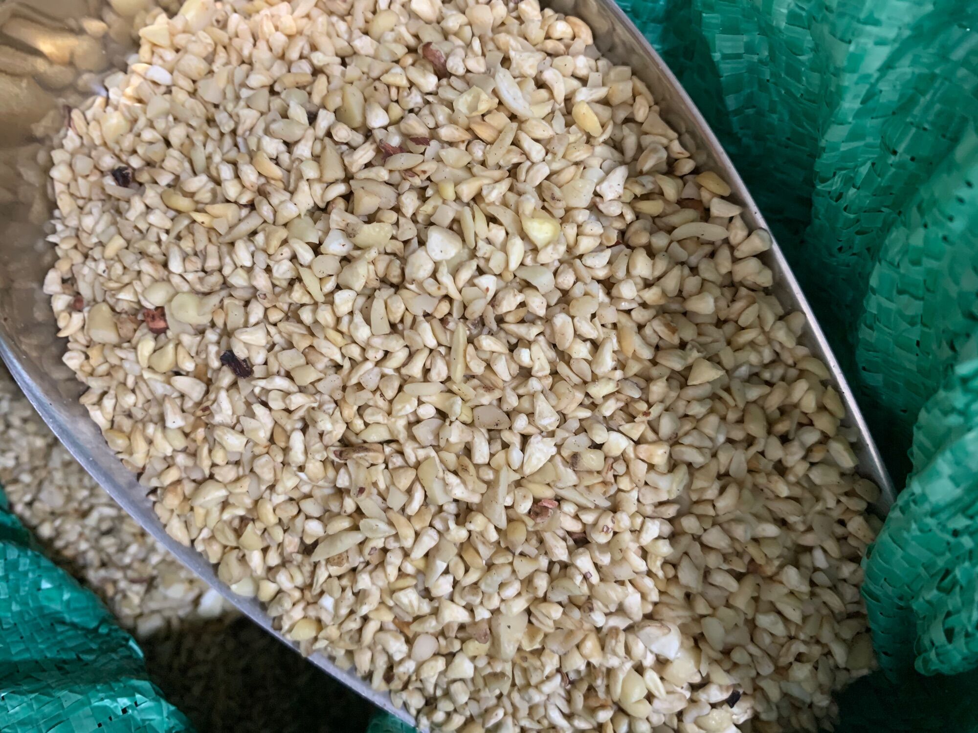 Broken Cashew Nut - Hạt Điều Vụn 500g