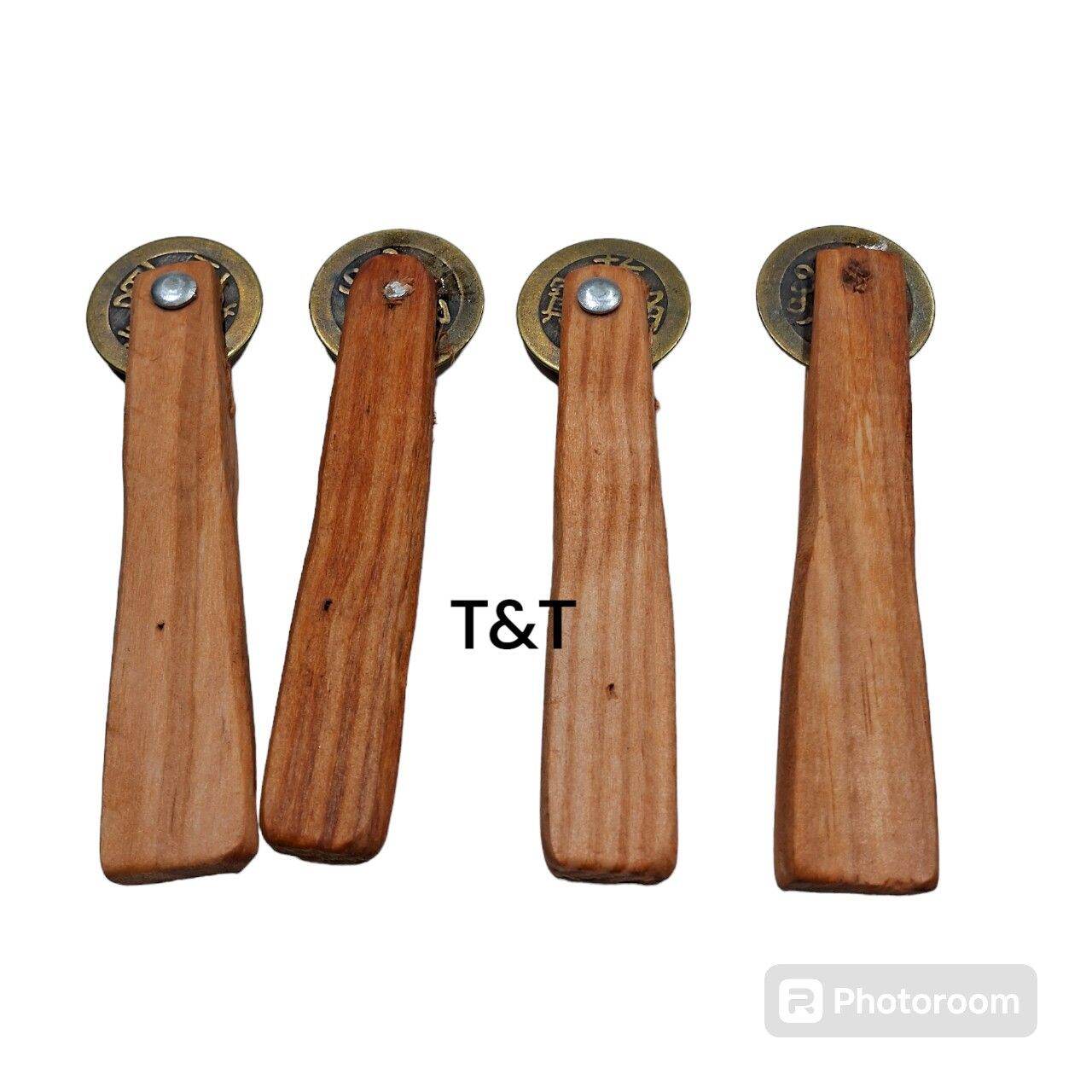 Đồng xu cạo gió cán gỗ (dài 10cm)