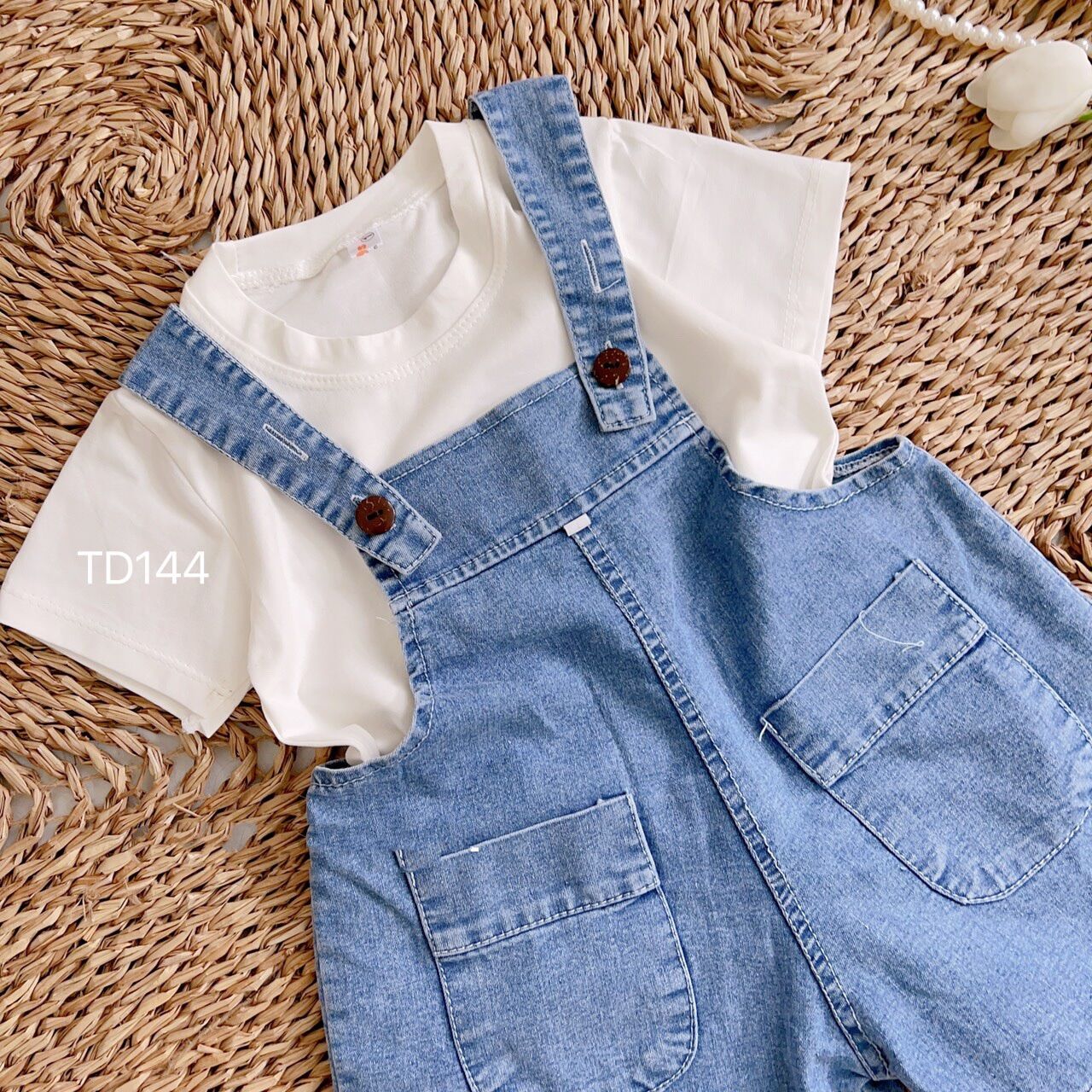 Set yếm jean phối áo thun cotton cho bé gái