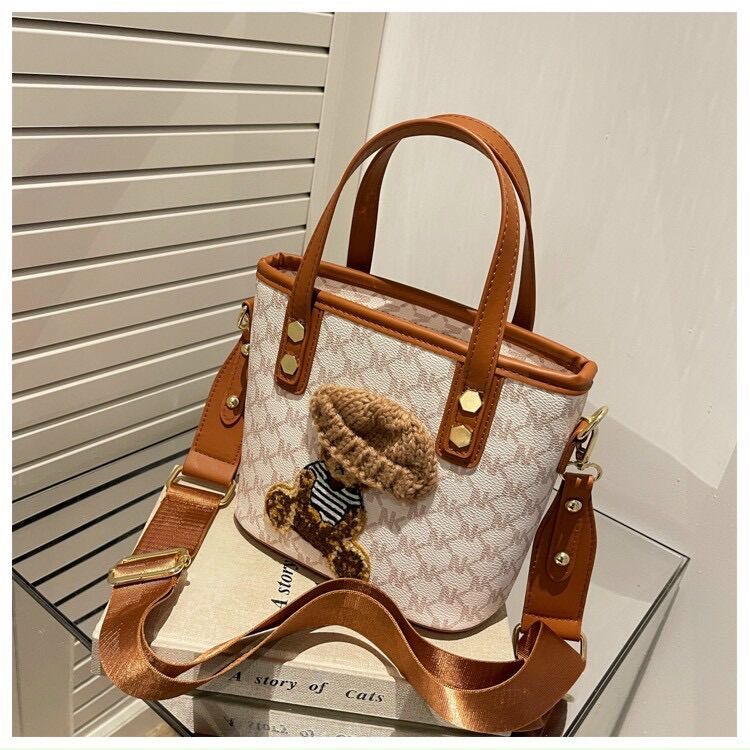 Túi xách công sở gấu mới size 25