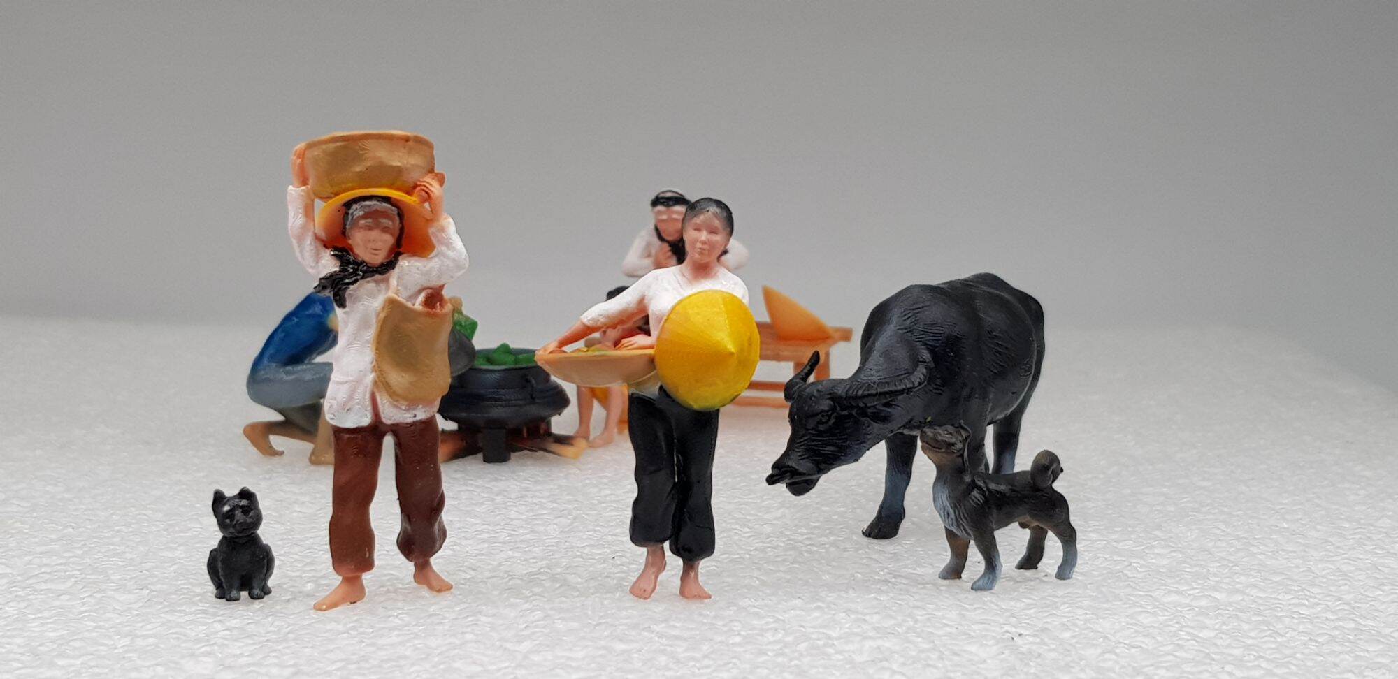 Mô hình cụ già đội thúng trang trí tiểu cảnh mô hình