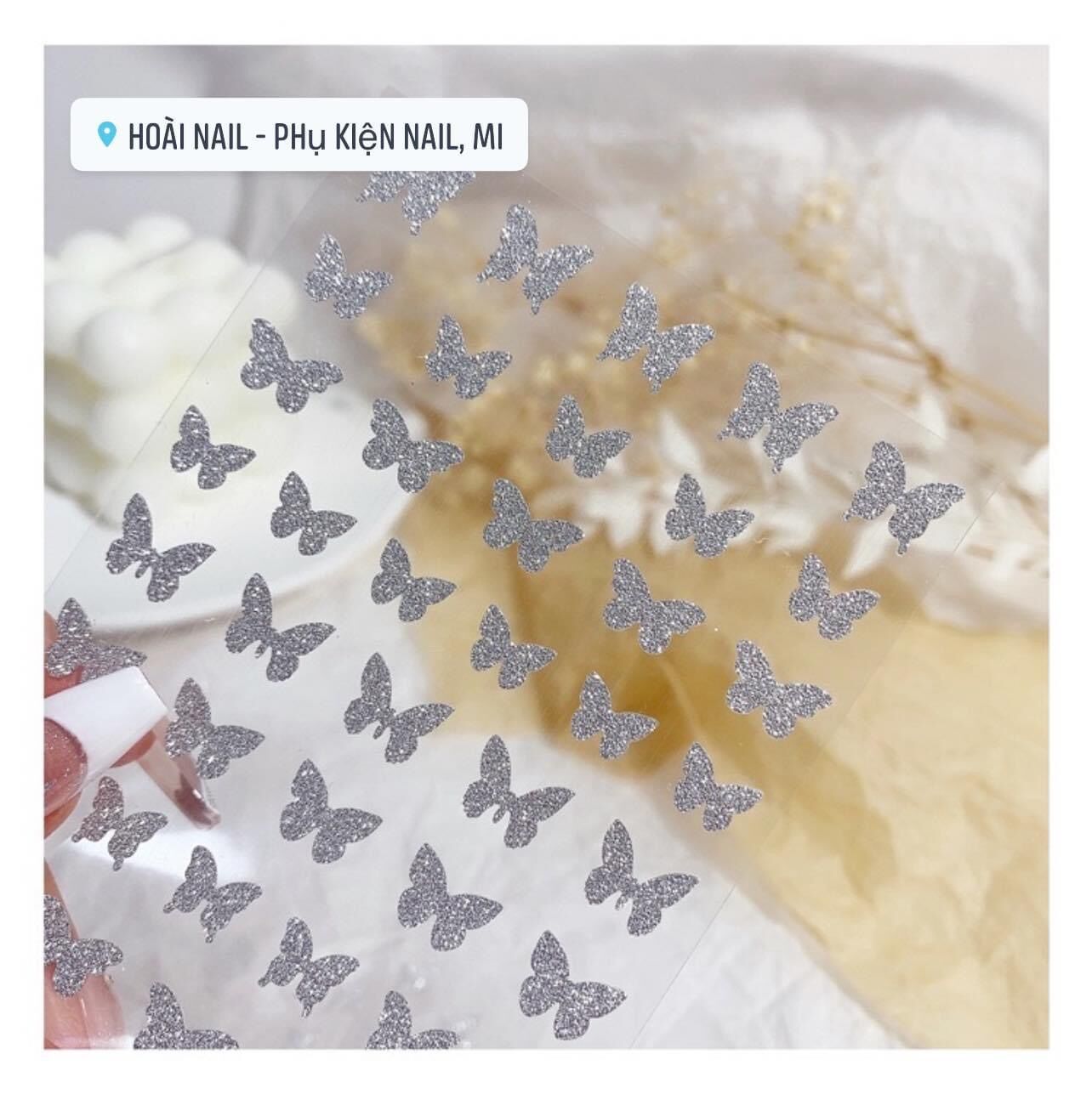Sticker lấp lánh gắn móng tay