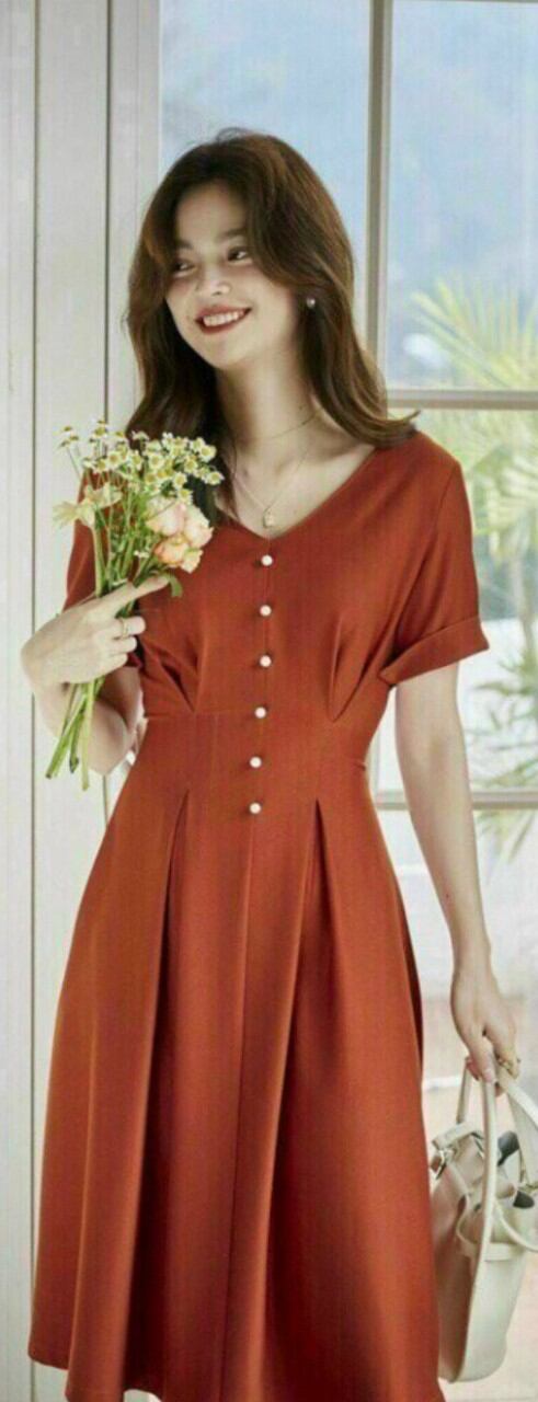 Đầm xòe dự tiệc cổ tim đính nút duyên dáng
