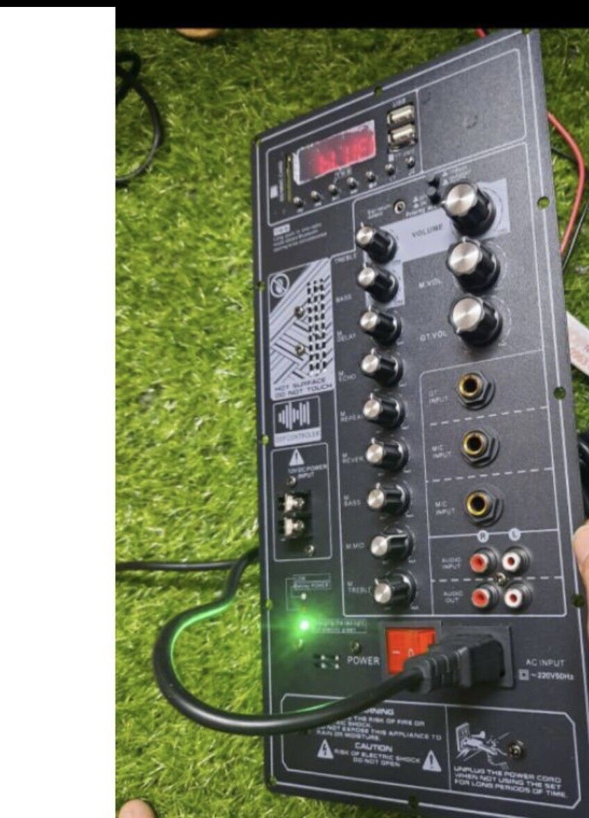 Mạch loa kéo mẫu mới 2020 công suất 200w bass 30-40-50. Có bluetooth trở kháng 40 ôm cỡ 16x34. Dùng cho bas đôi 20-30-40 coi 65 . Có chân cam 220v mạch đầy đủ
